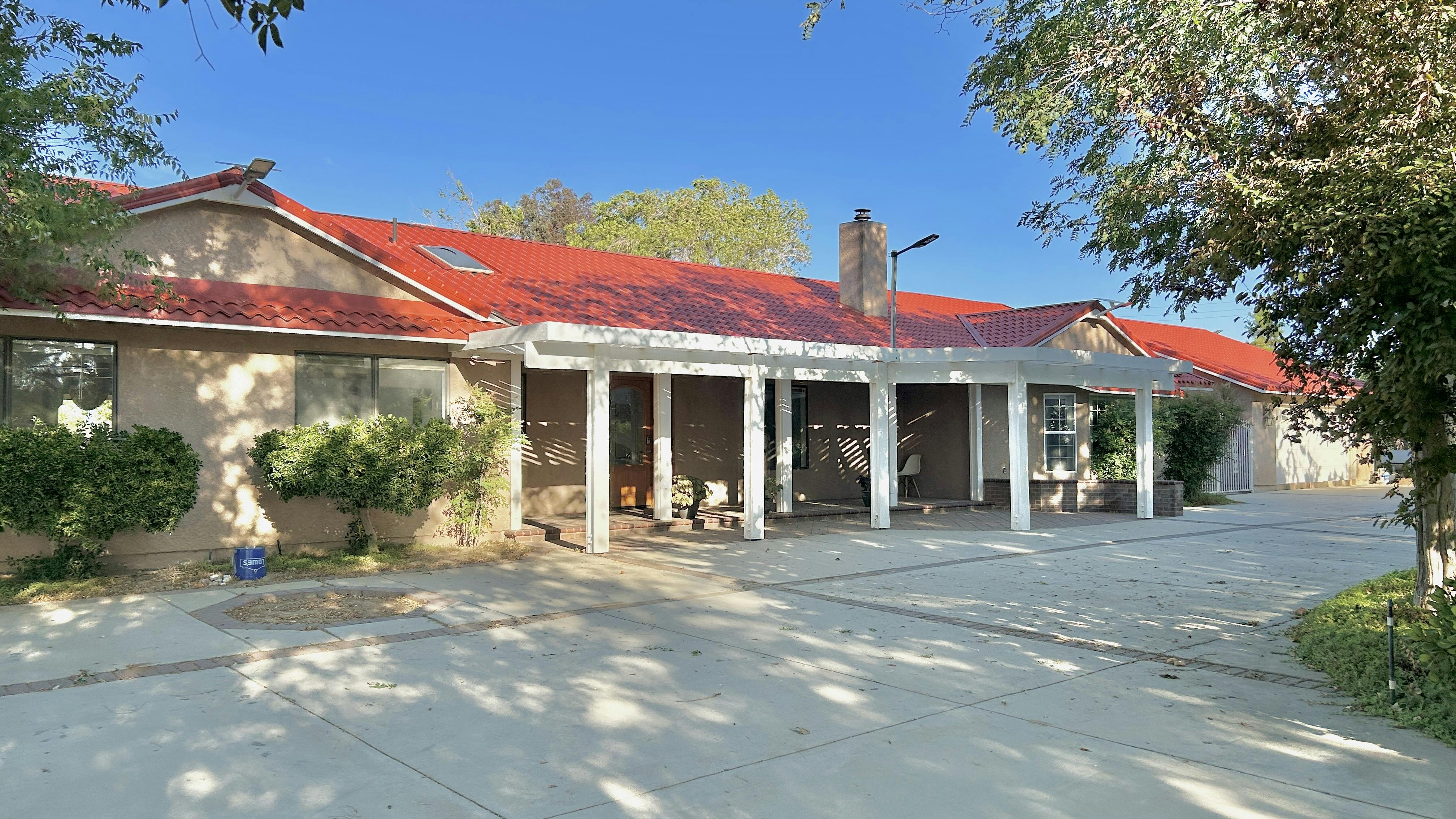 Hus att hyra för $7,150 i månaden i Palmdale, 32nd Street West