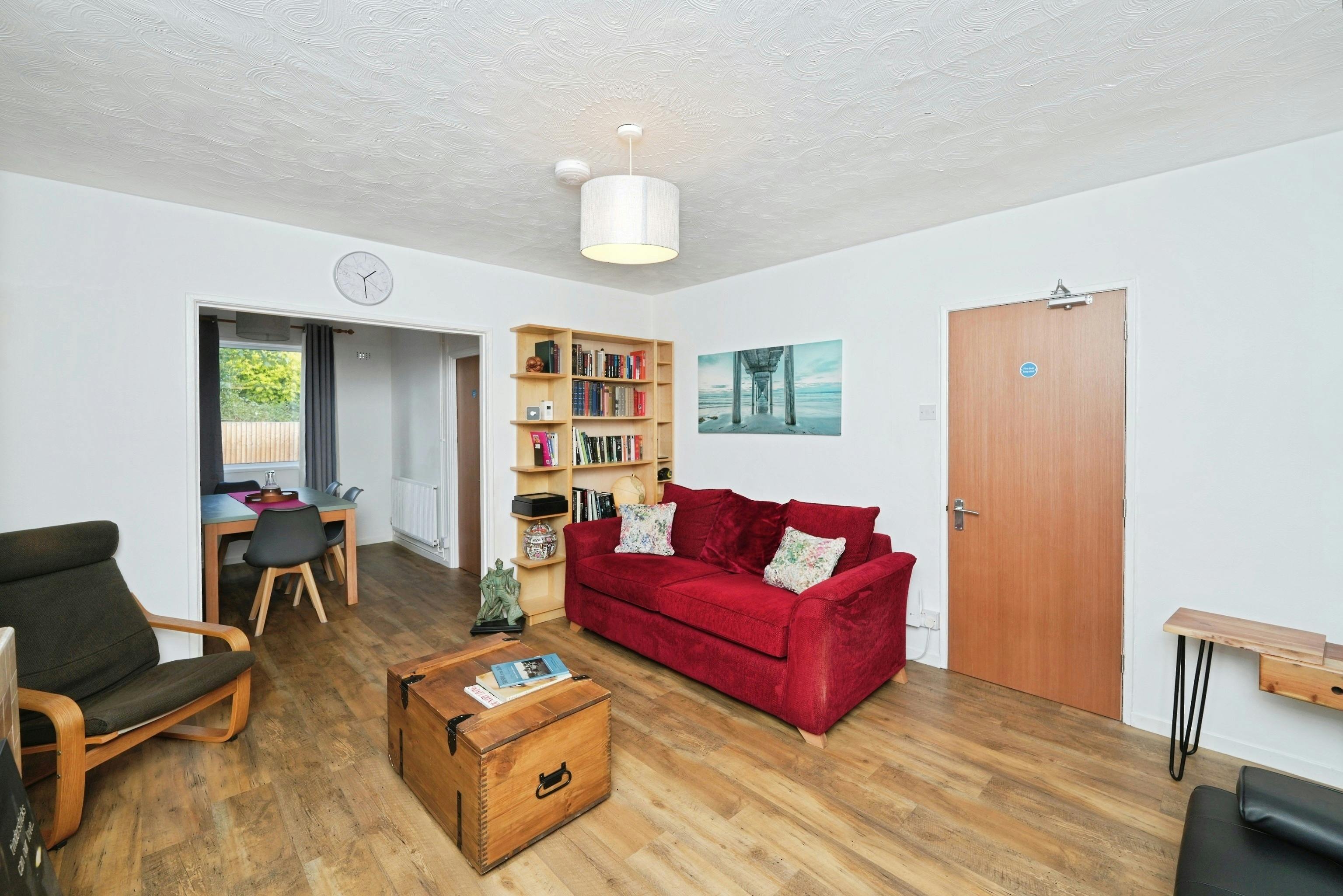 房源 正在以 £3,600 的月租出租，其位于 Bristol, Caldbeck Close
