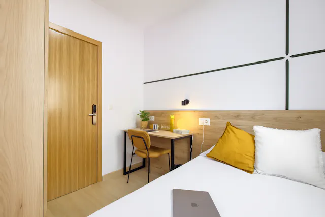 Private room in Calle Porthos, Madrid (1656409) room image 2