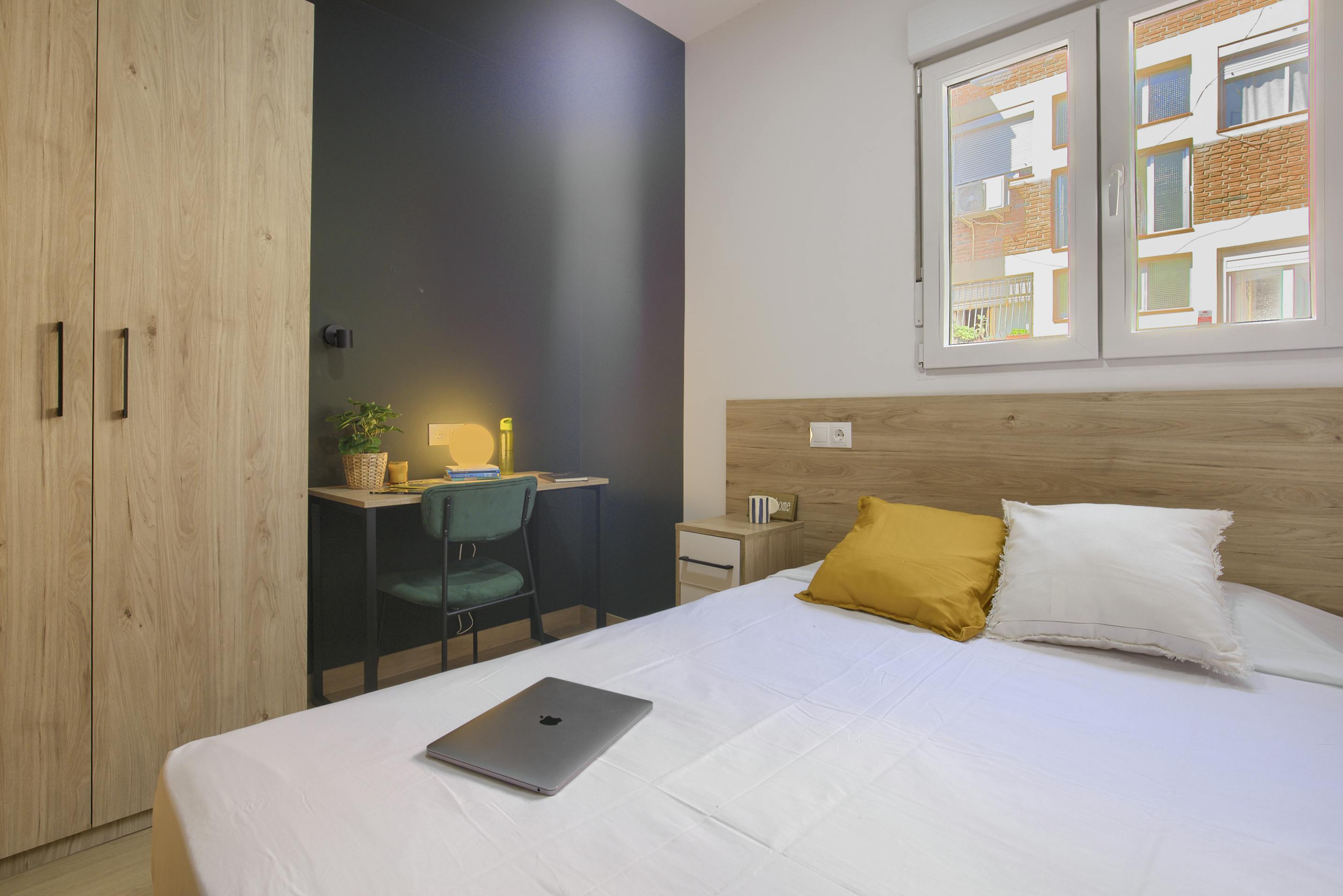 Calle Porthos, Madrid preview