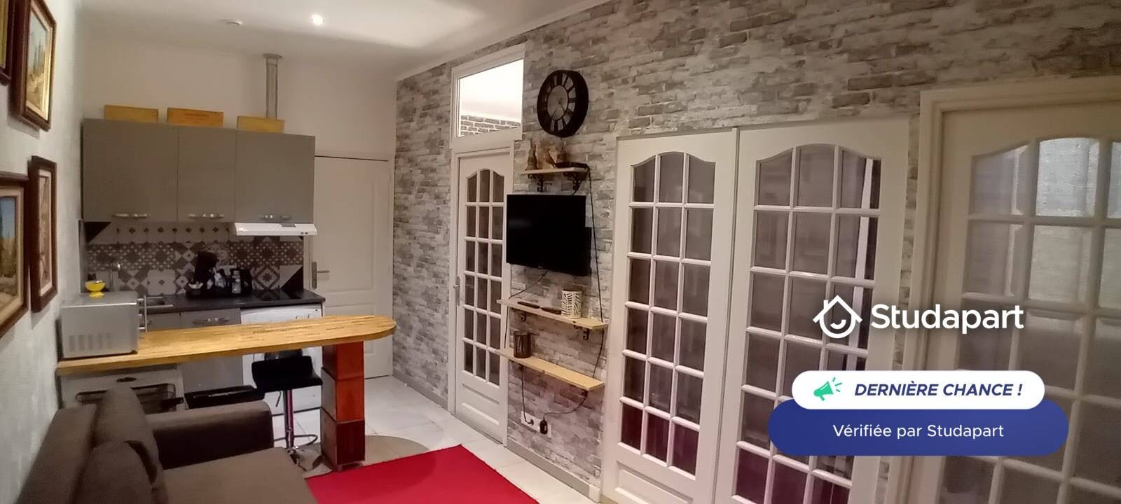 Apartment for rent for €1,400 per month in Bordeaux, Place de la Victoire