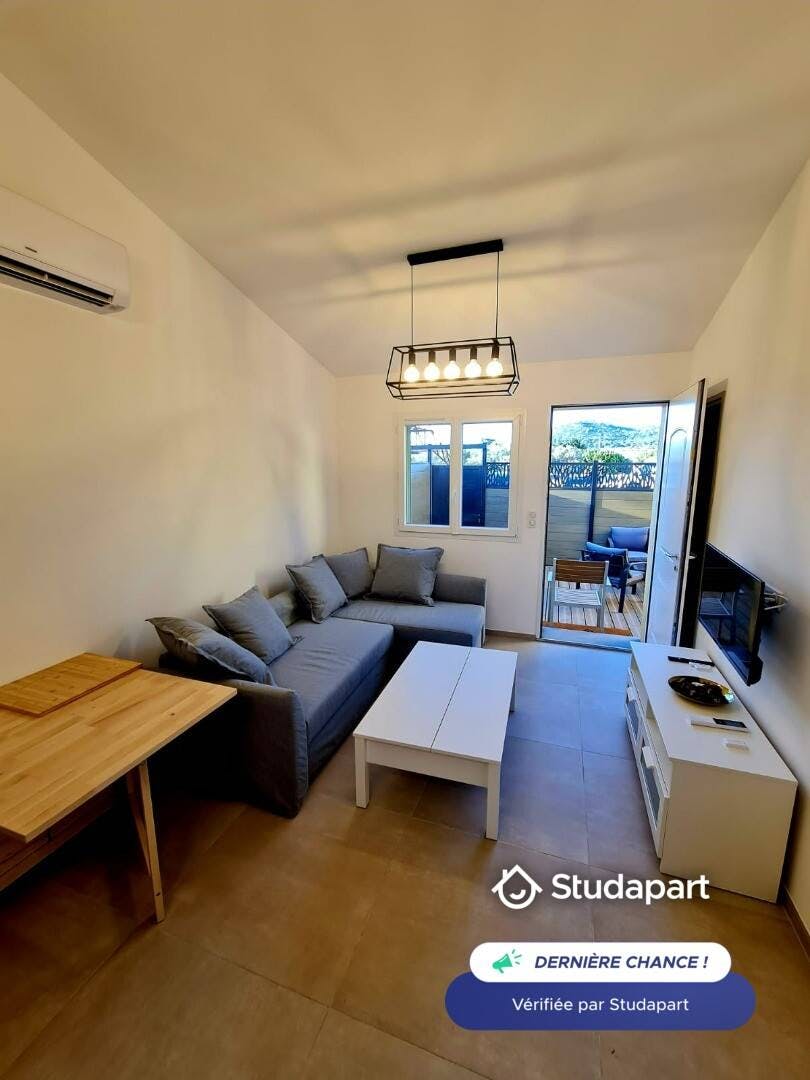 Apartment for rent for €730 per month in Ollioules, Chemin des Tochous