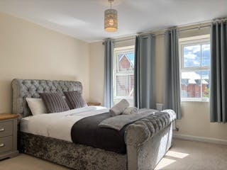 Будинок за оренду для 4 000 GBP на місяць у Horsham, Ellis Road