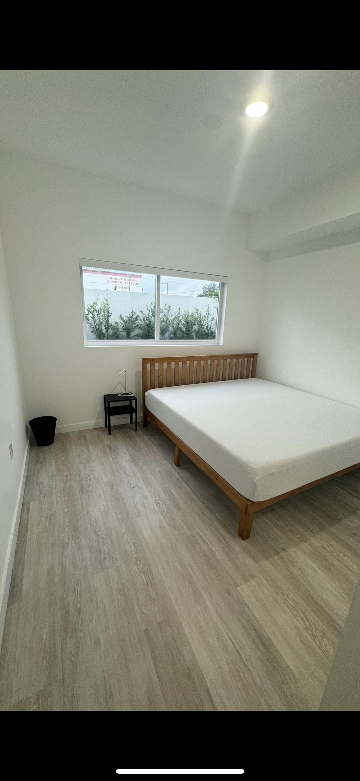 Pokój prywatny do wynajęcia za $1,636 miesięcznie w mieście Miami, Southwest 7th Street