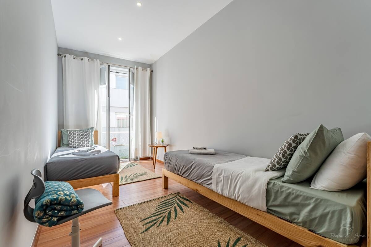 私人房间 正在以 €340 的月租出租，其位于 Porto, Rua de Costa Cabral