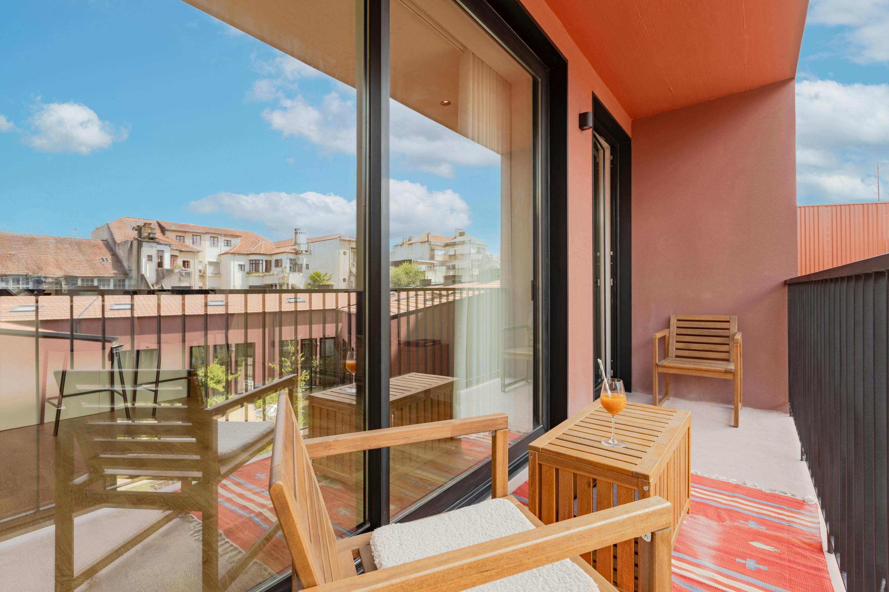 Apartment for rent for €2,810 per month in Porto, Rua de Santos Pousada