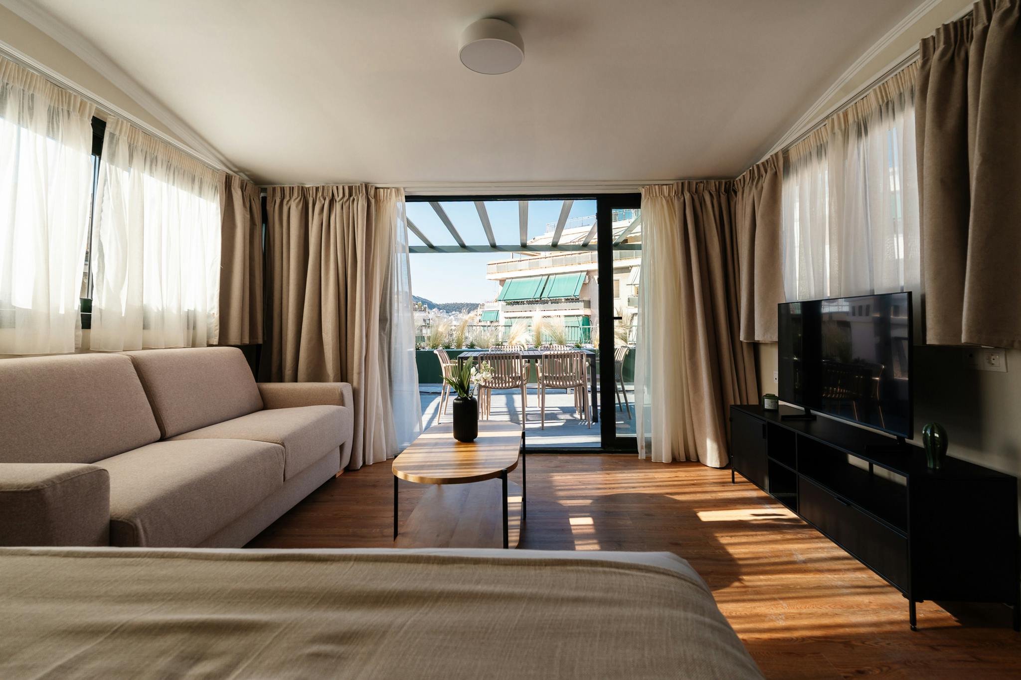 Apartment for rent for €1,250 per month in Athina, Empedokleous