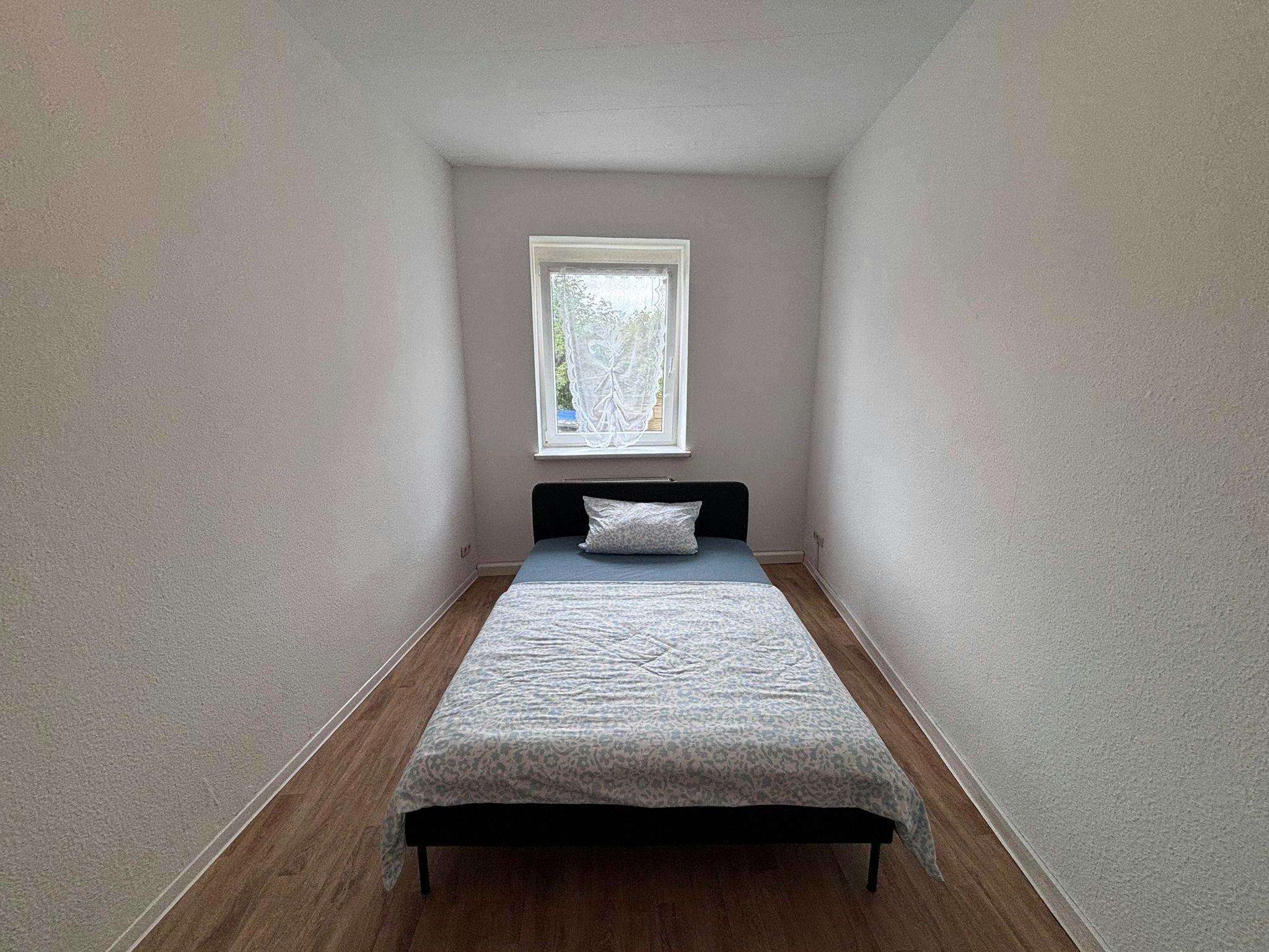 Apartment for rent for €2,000 per month in Zeitz, Stephanstraße