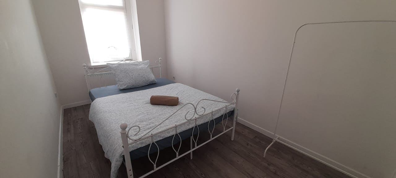 Apartment for rent for €1,800 per month in Zeitz, Parkstraße