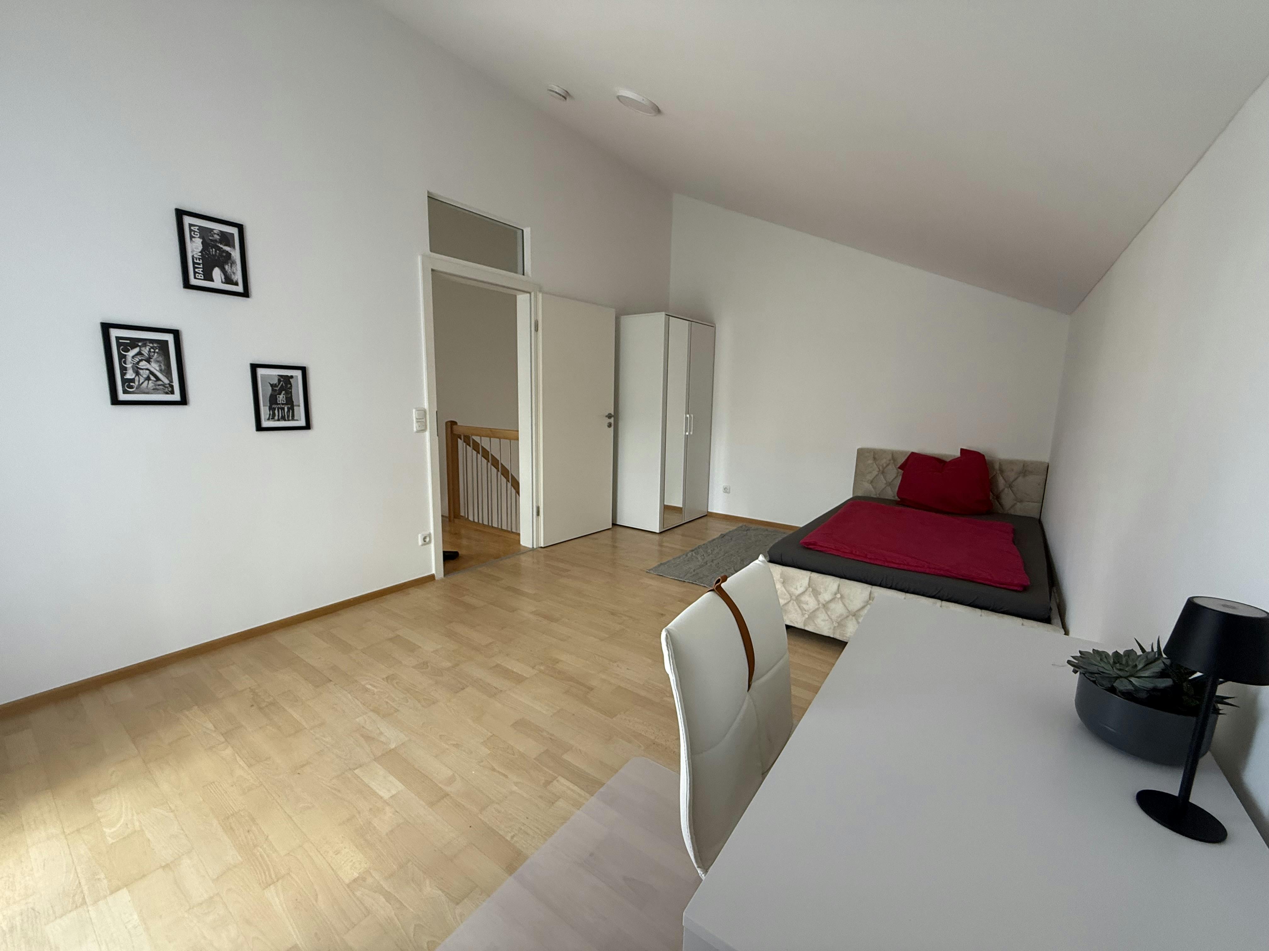 WG-Zimmer zu mieten für 1.100 € pro Monat in Munich, Teuchertstraße