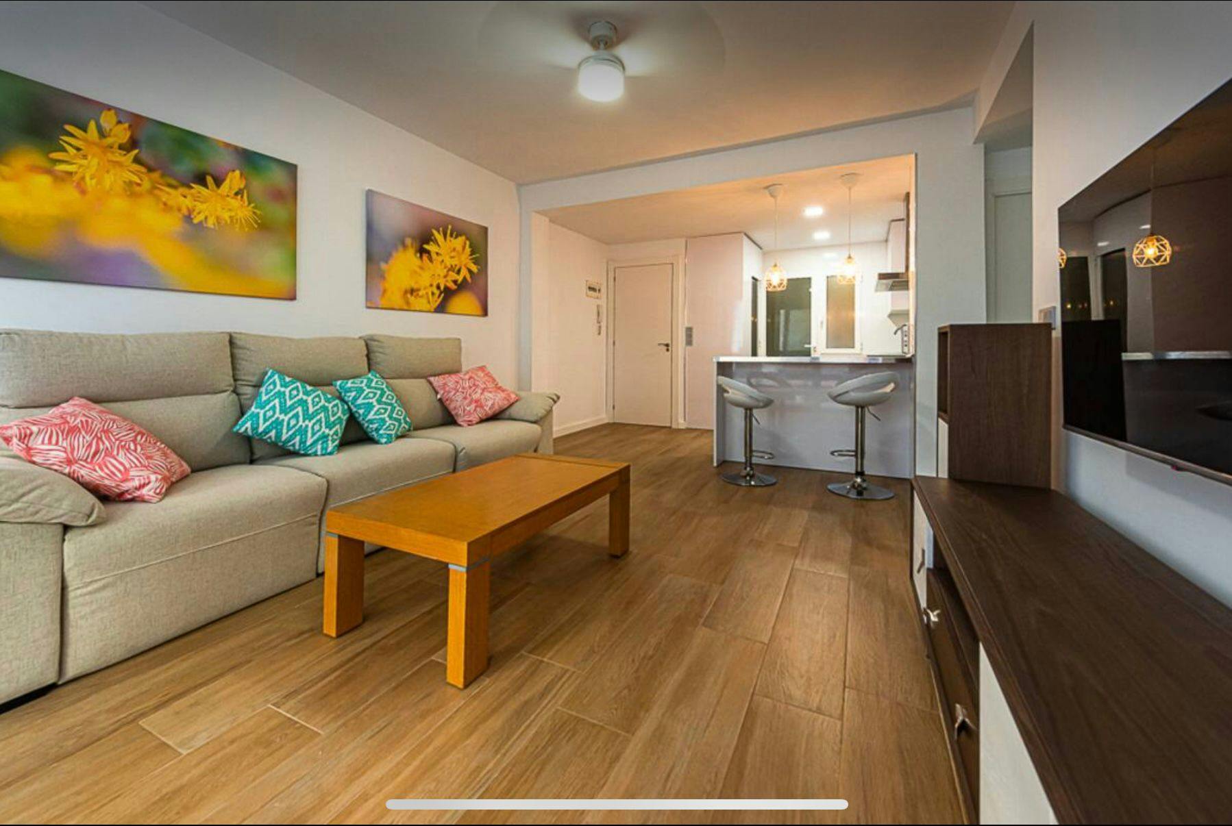 公寓 正在以 €1,200 的月租出租，其位于 Fabraquer, Carrer el Pinós