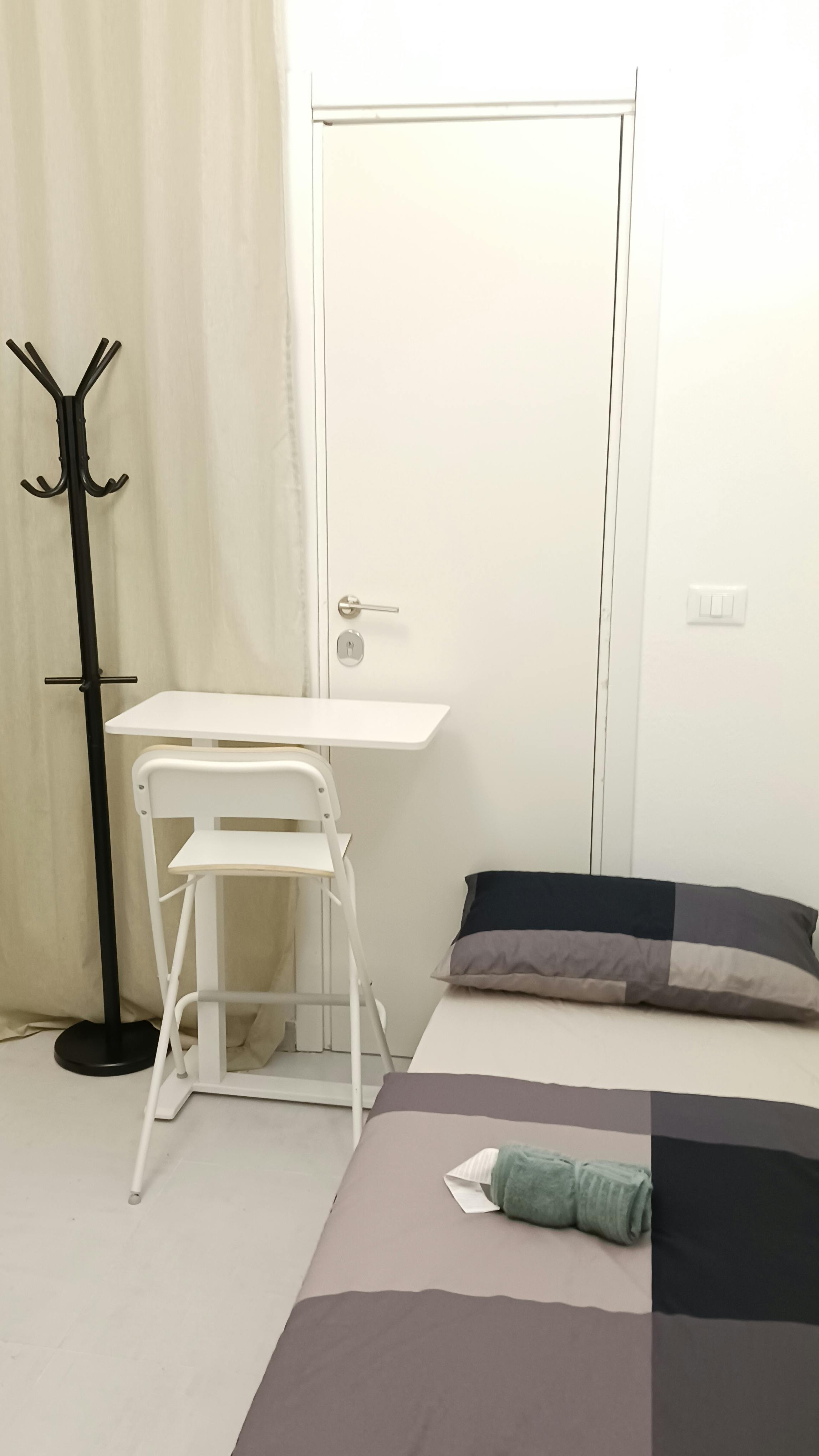 Shared room for rent for €475 per month in Milan, Via Marco Ulpio Traiano