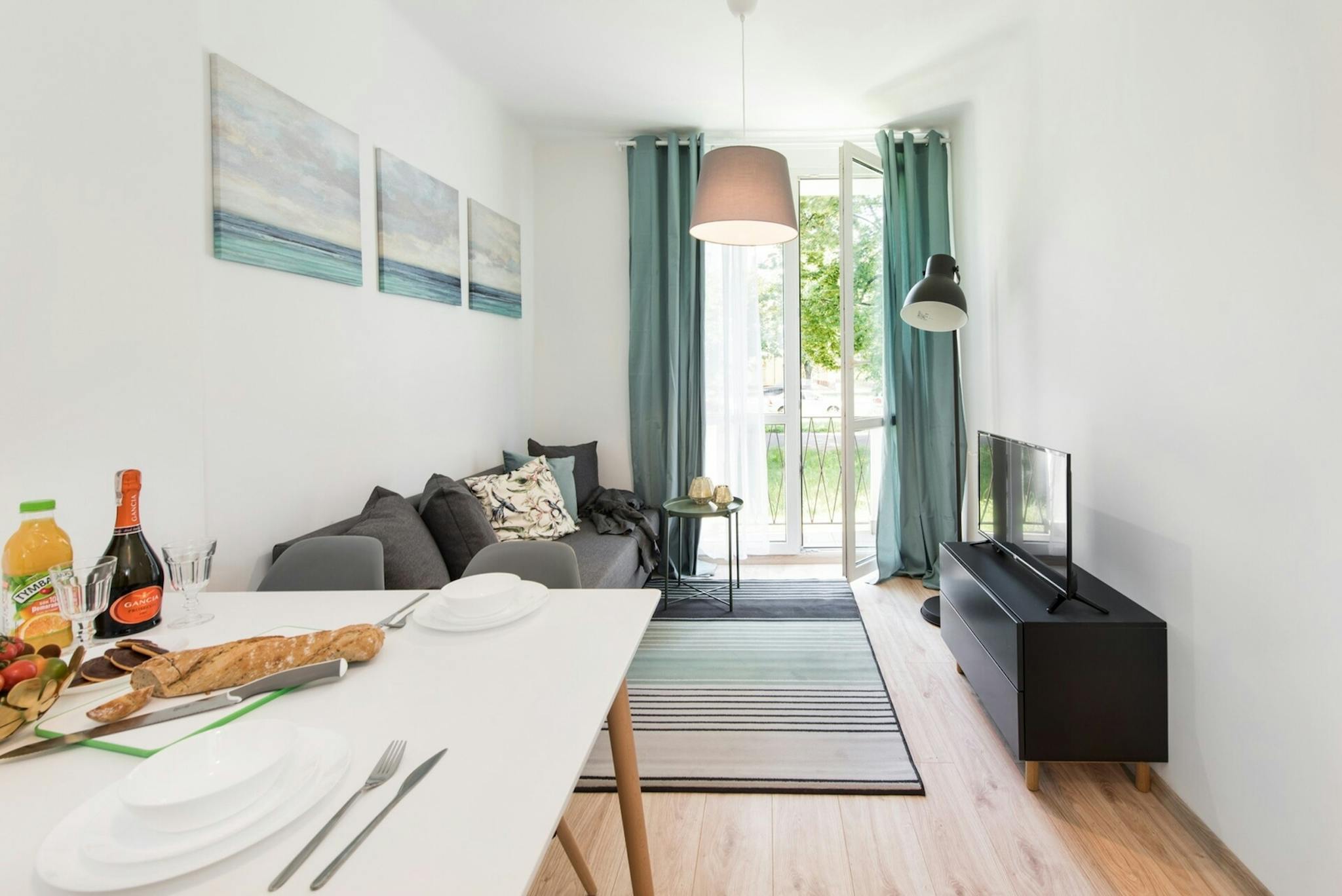 Jurija Gagarina, Warsaw preview