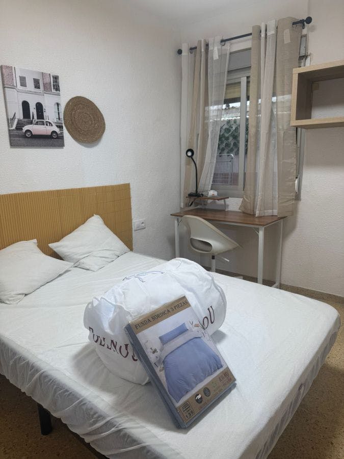 Private room for rent for €370 per month in Valencia, Carrer de Sant Francesc d'Assís