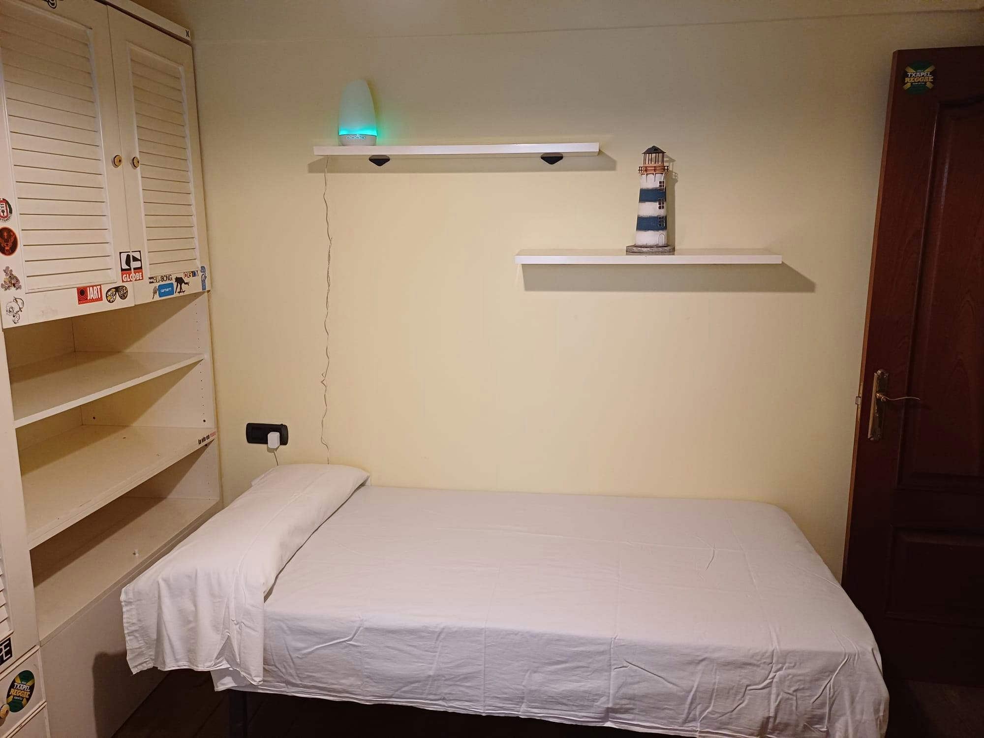 Private room for rent for €450 per month in Bilbao, Julio Urquijo Kalea