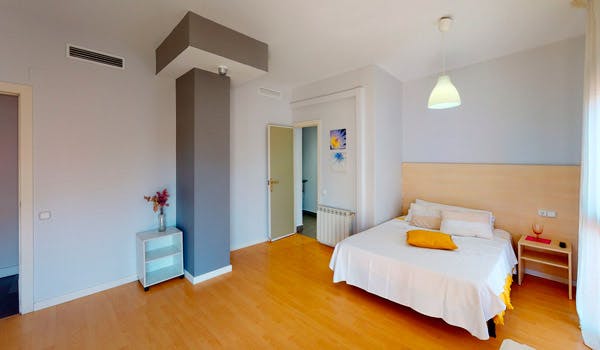 Private room for rent for €1,400 per month in Barcelona, Carrer de l'Hospital