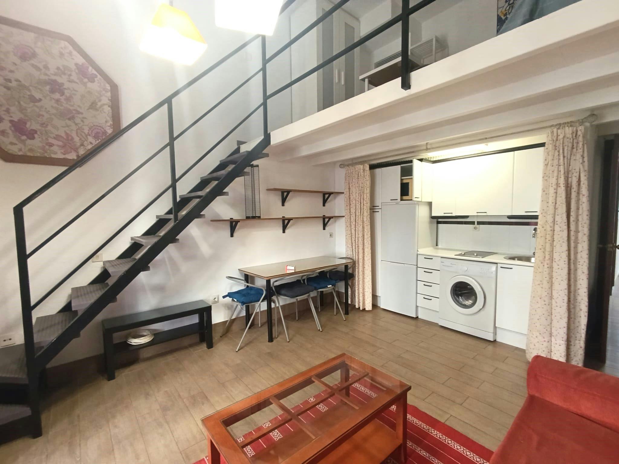 Apartamento para alugar por € 1.200 por mês em Sevilla, Calle Alfonso XII