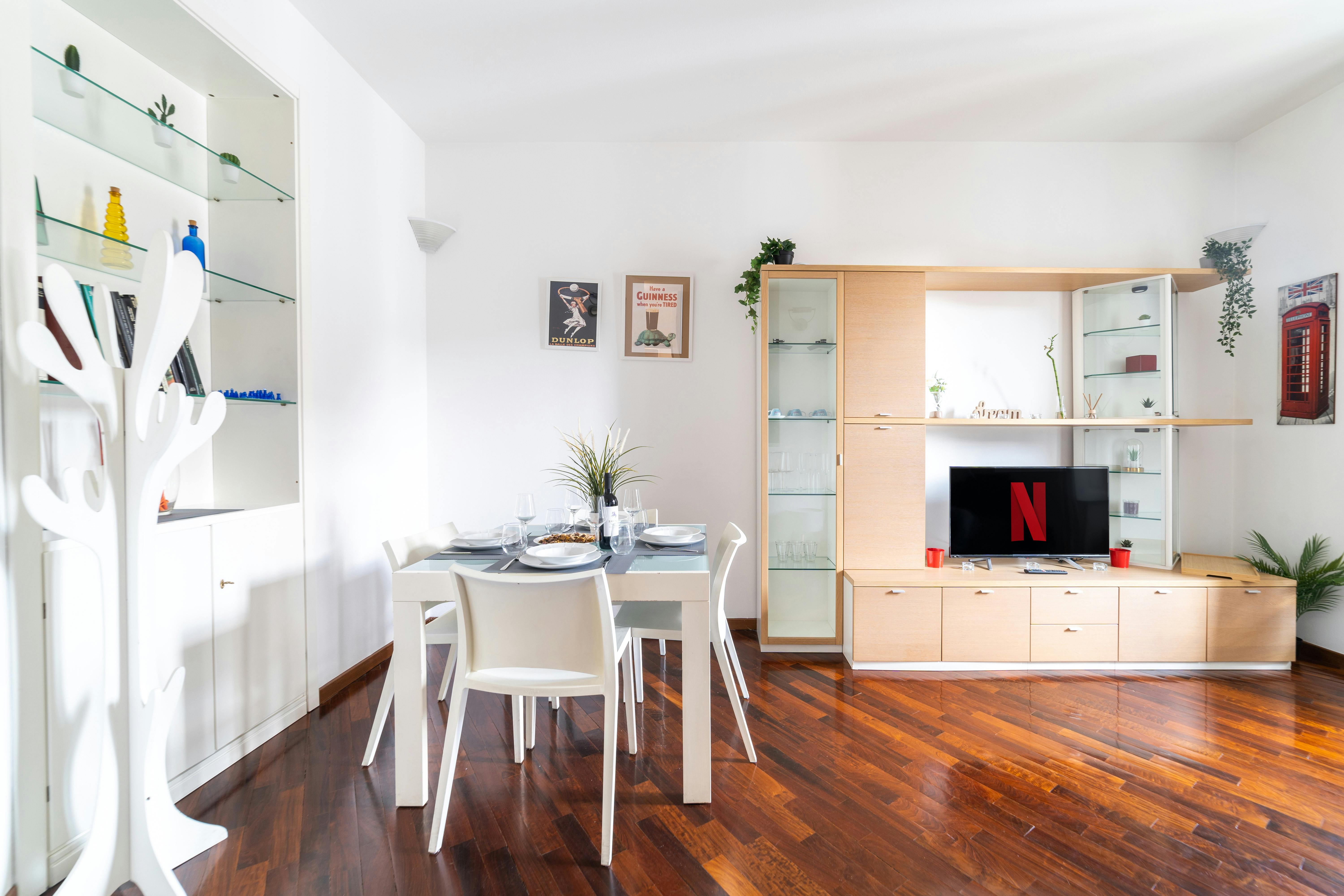 Piazza Arnoldo Mondadori, Milan preview