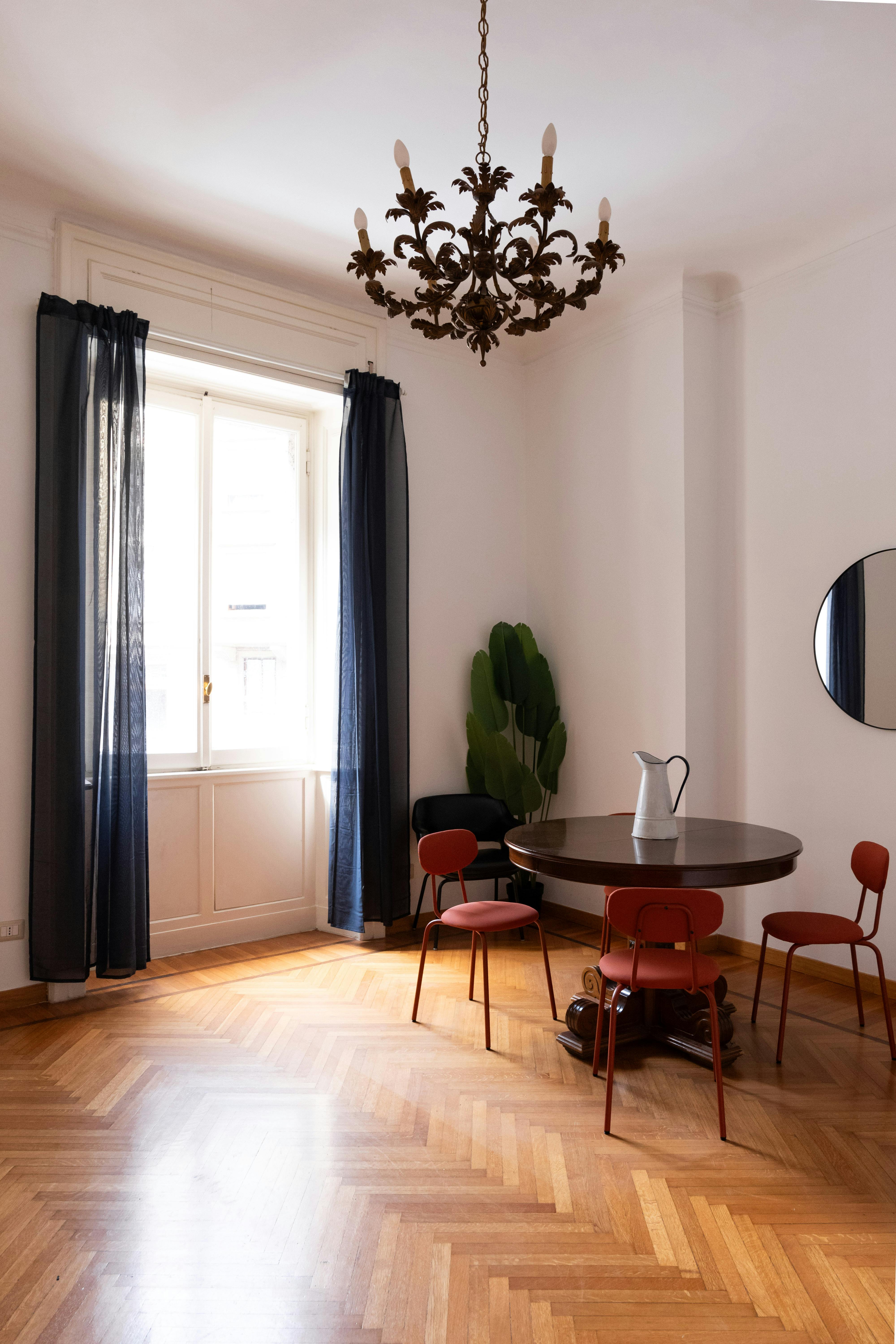 Apartment for rent for €3,000 per month in Milan, Via Enrico Besana