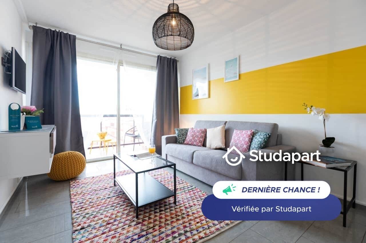 Apartment for rent for €1,300 per month in Antibes, Avenue Alexandre III