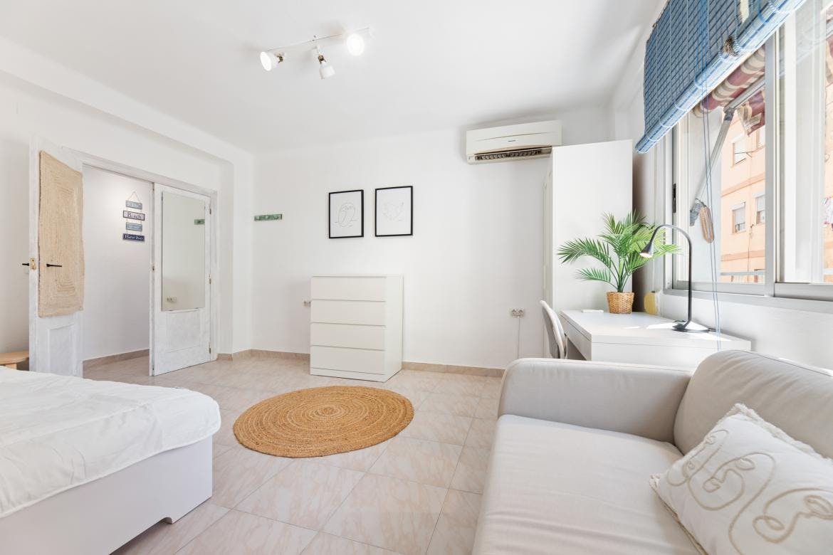 Single room Valencia, 1 bed, 22m² — photo 2
