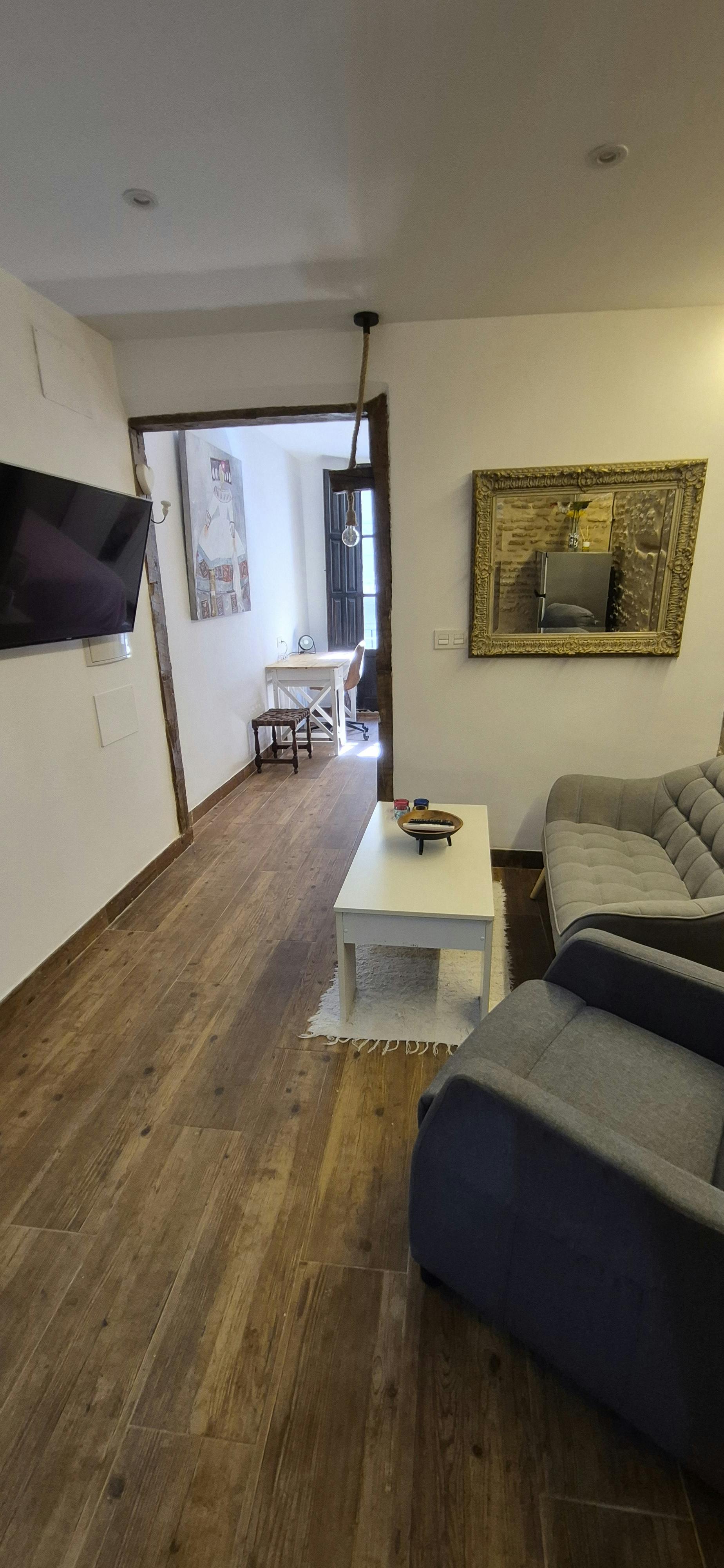 Studio for rent for €1,050 per month in Granada, Calle San Juan de los Reyes