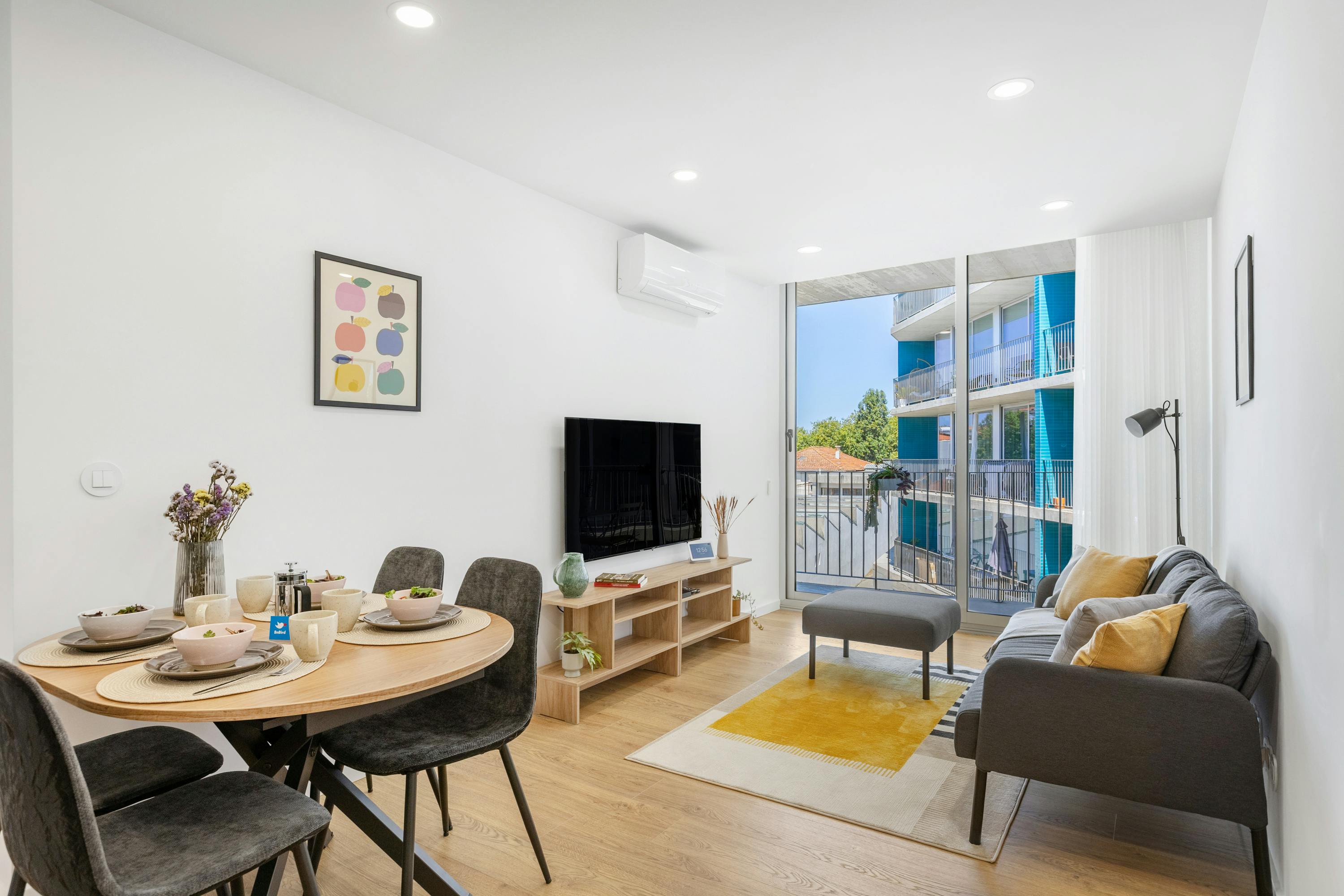 Apartment for rent for €3,670 per month in Espinho, Avenida 32