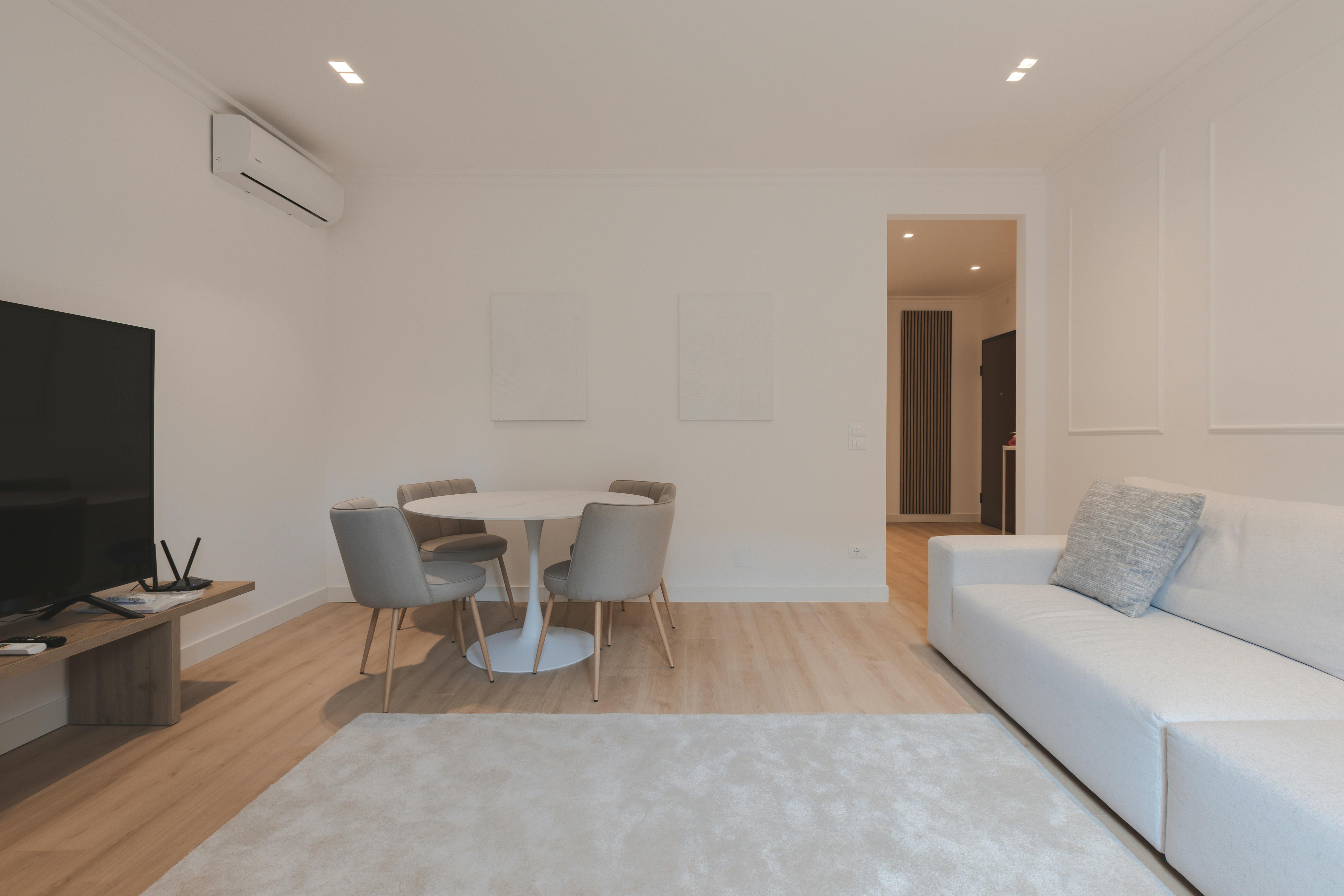 Apartment for rent for €2,000 per month in Trieste, Via Milano