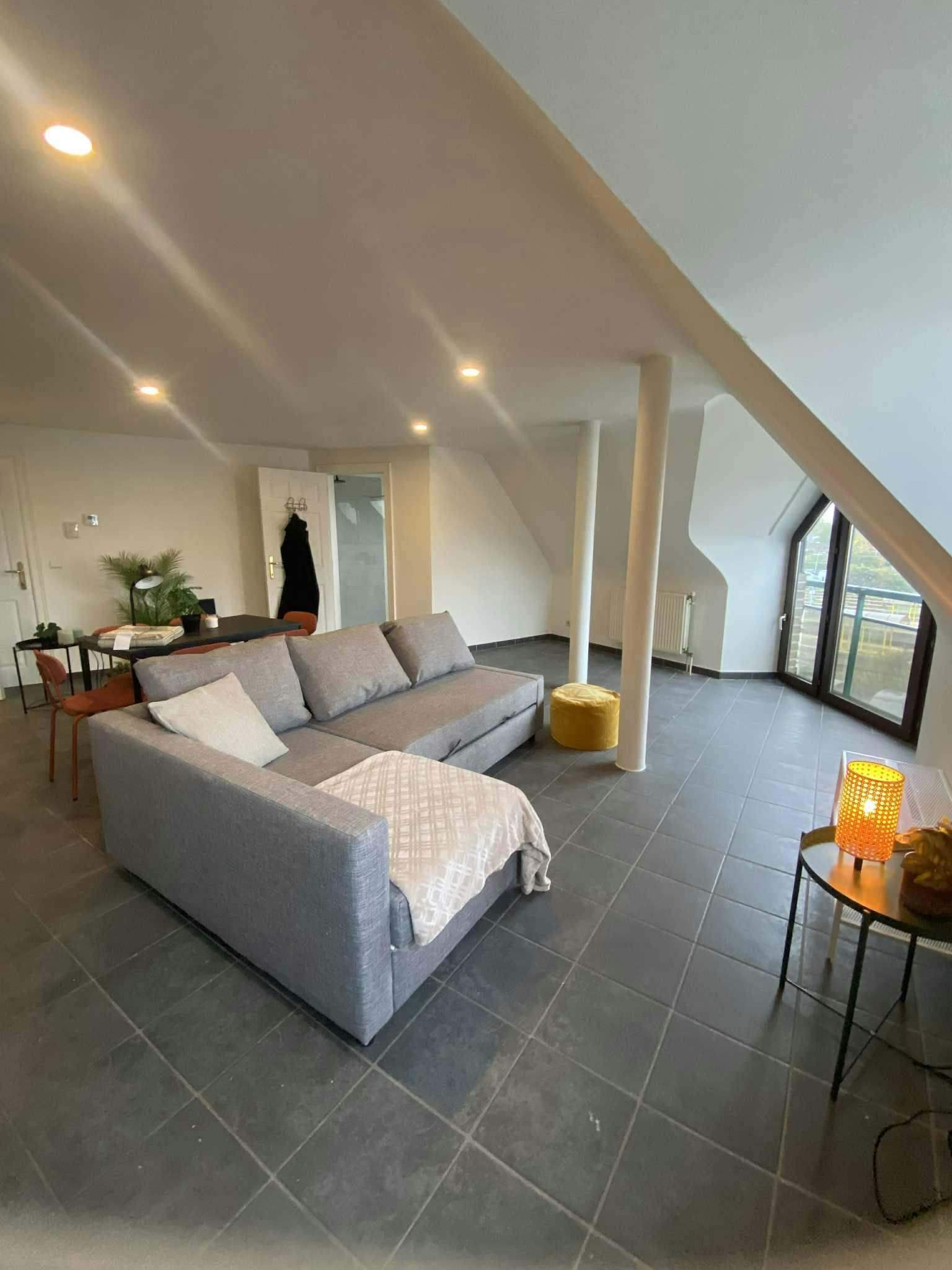 Appartement à louer pour 2 100 €/mois à Mol, Hangarstraat
