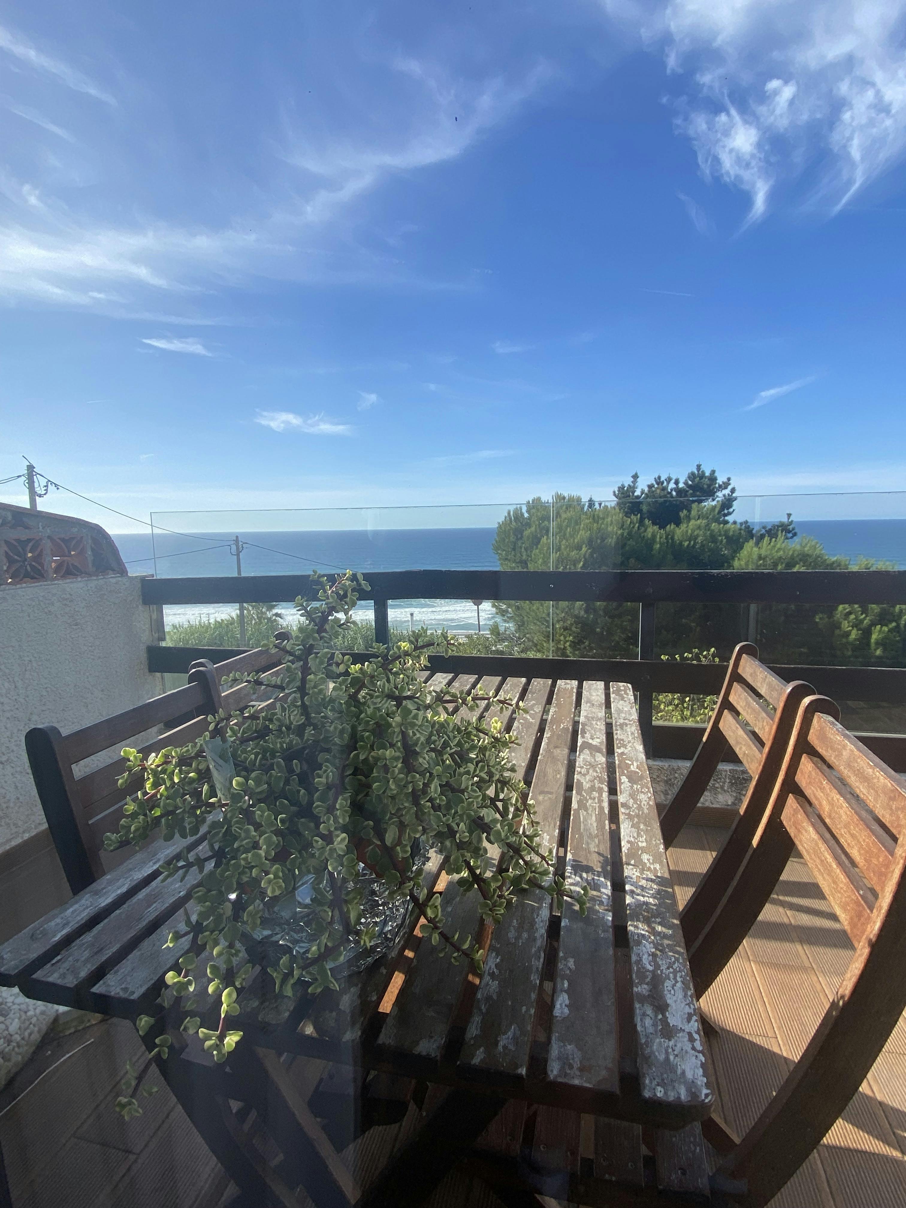 Appartement te huur voor € 1.700 per maand in Colares, Rua da Lagoa