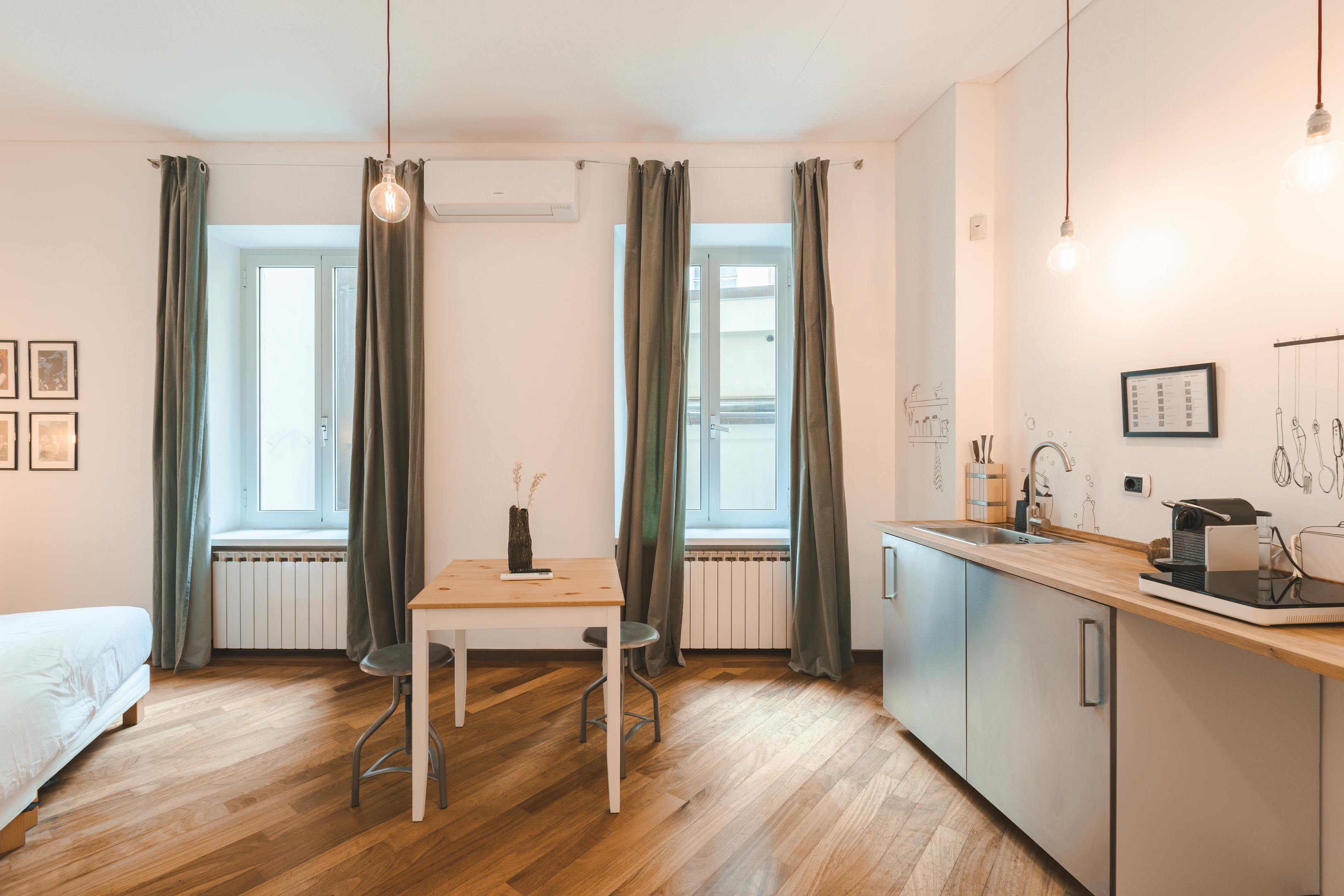 Studio for rent for €2,000 per month in Trieste, Via degli Artisti