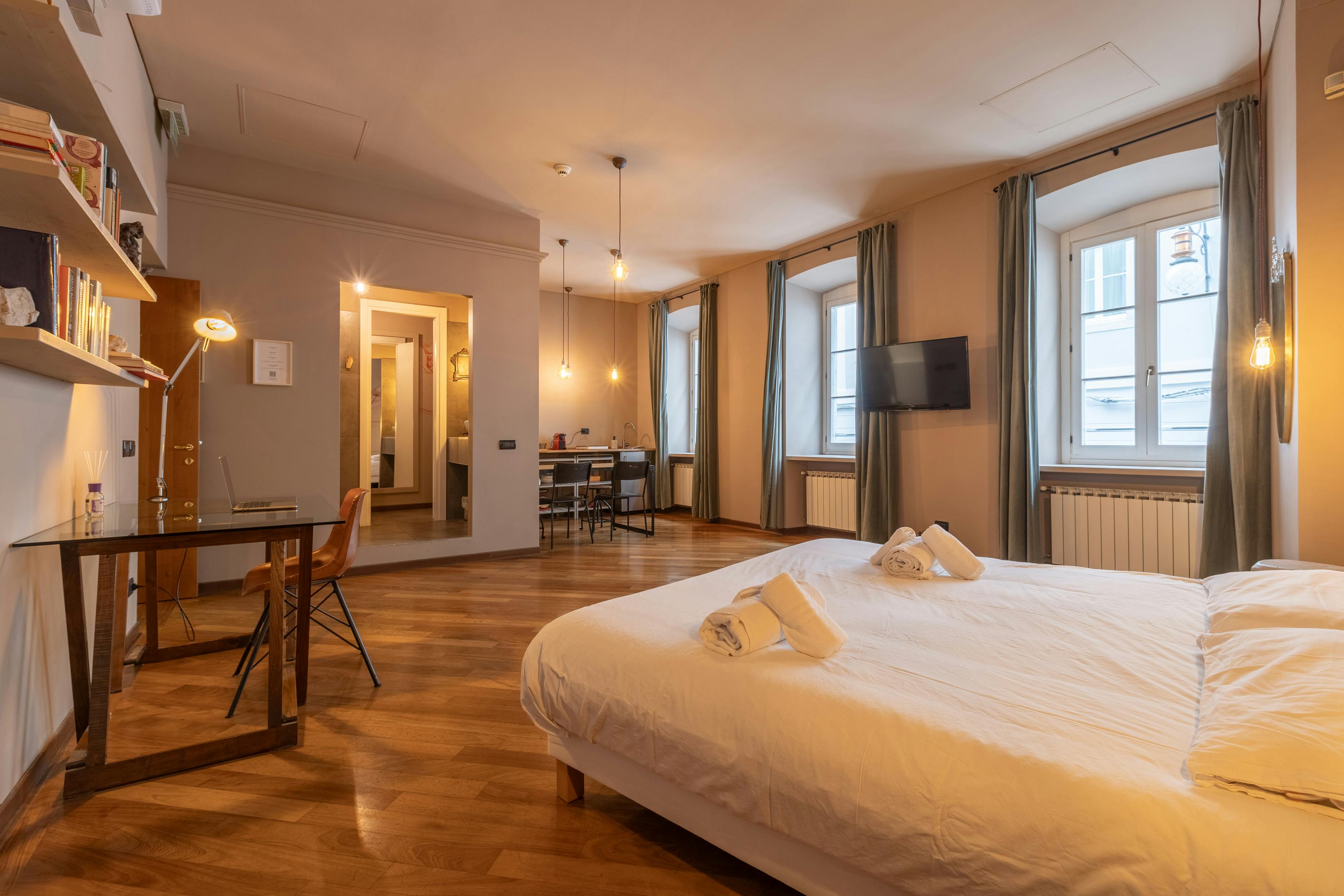 Studio à louer pour 2 000 €/mois à Trieste, Via degli Artisti