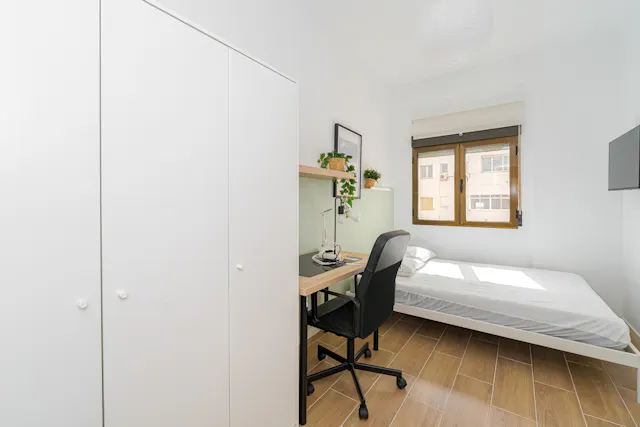 Private room in Carrer Italia, Alicante (1657848) room image 1