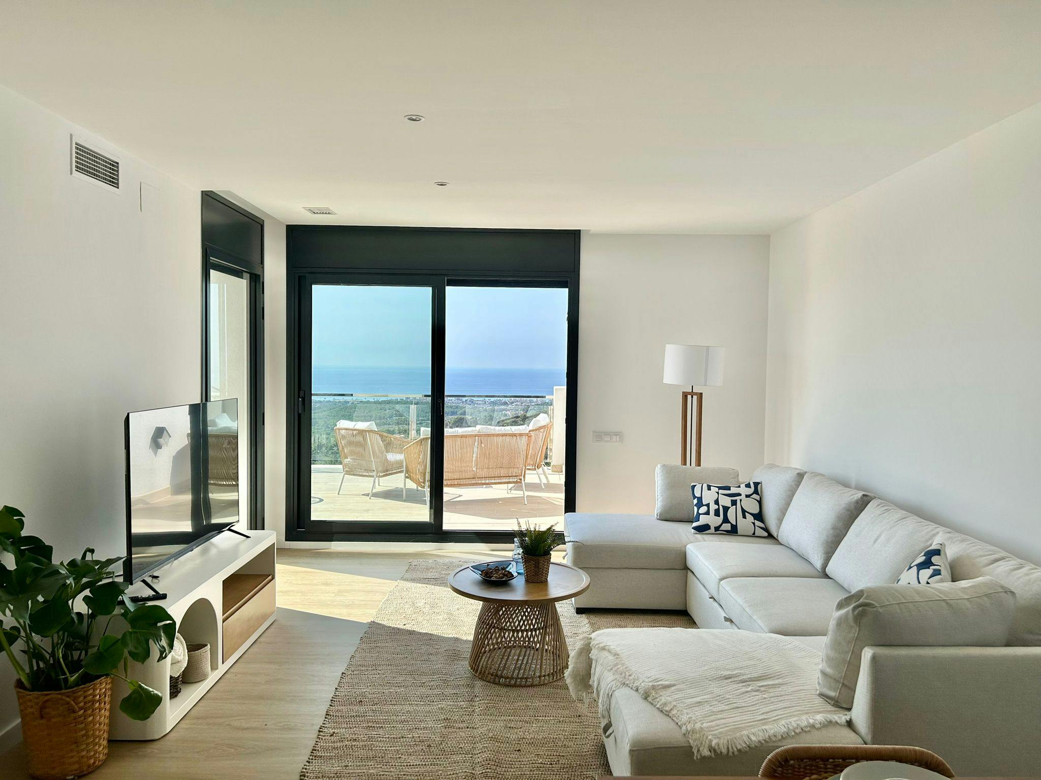 House for rent for €3,500 per month in Cunit, Carrer Tulipa