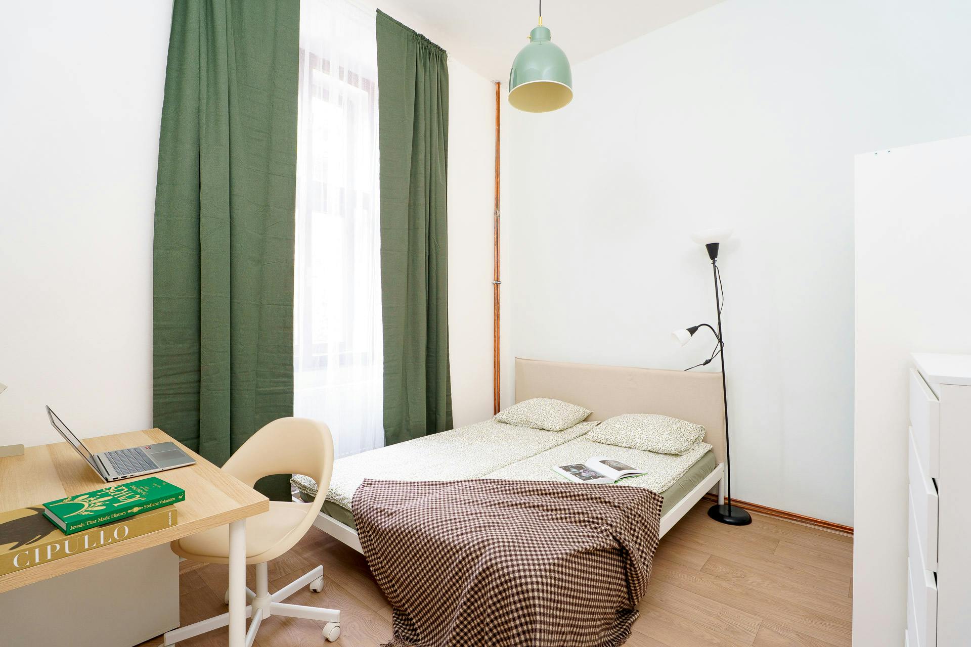 公寓 正在以 CZK 25,900 的月租出租，其位于 Hlavní město Praha, Kolčavka