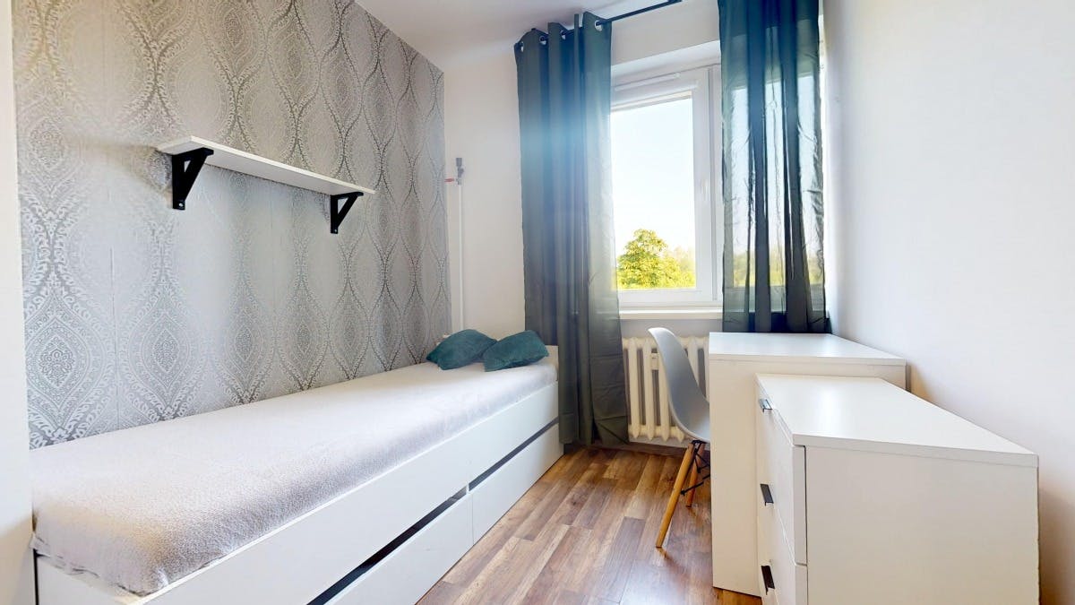 Egejska, Warsaw preview