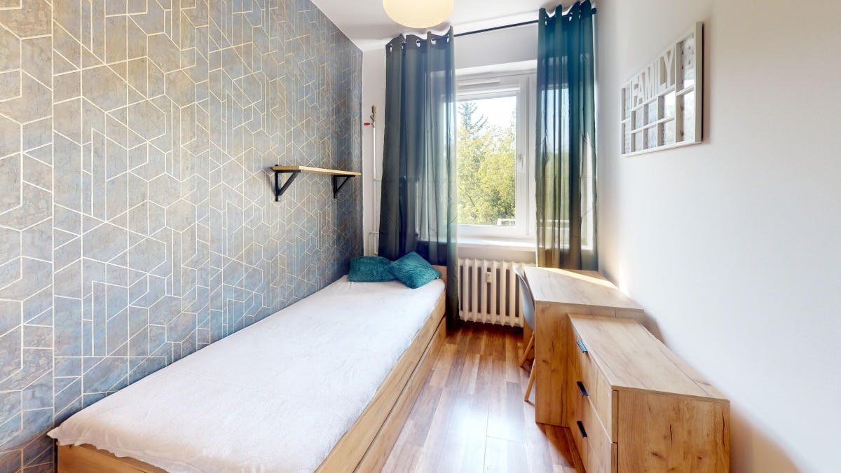 Egejska, Warsaw preview