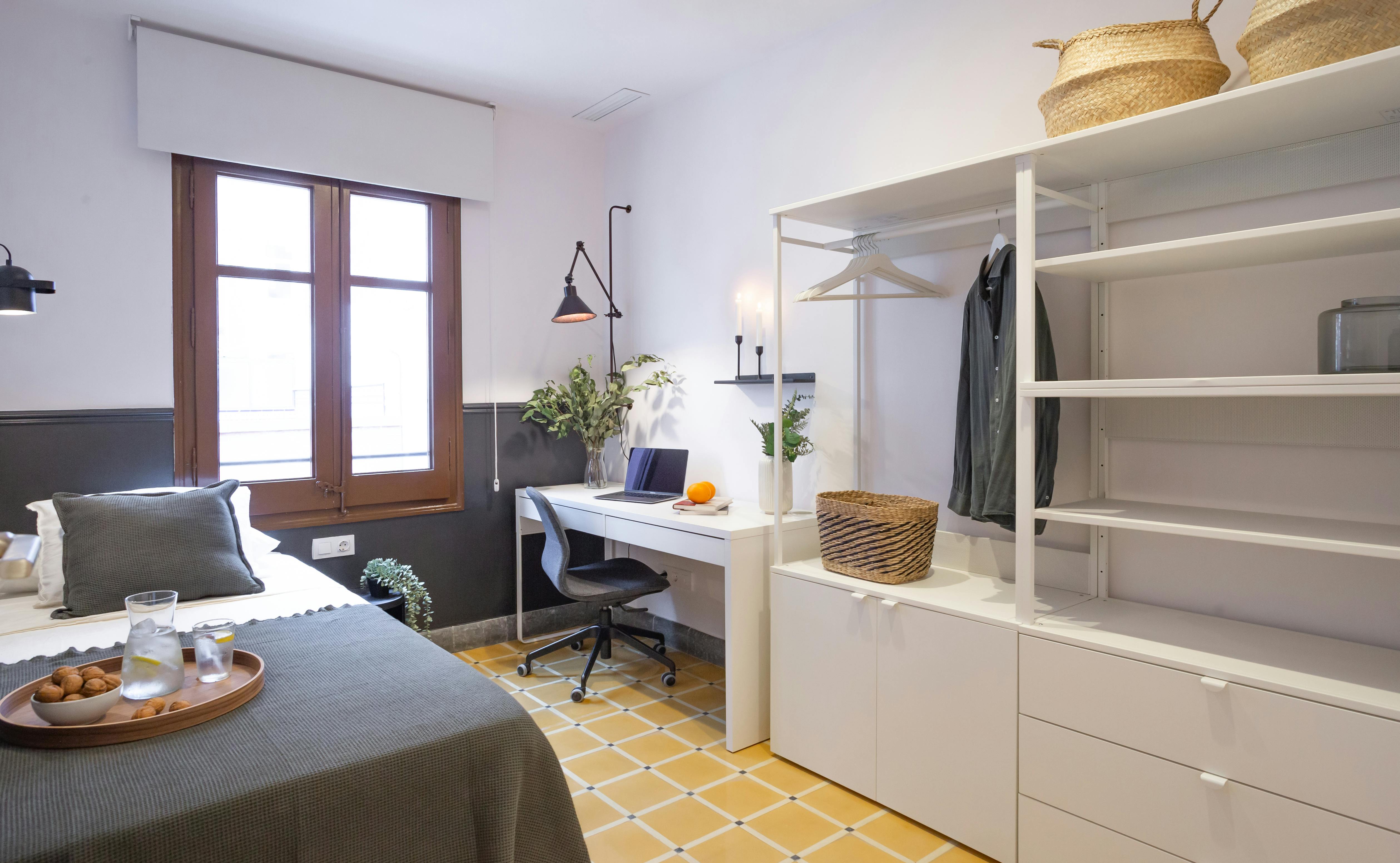 Private room for rent for €1,260 per month in Barcelona, Carrer de l'Escorial