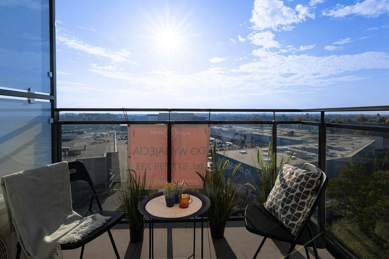 Wiktoryn, Warsaw preview