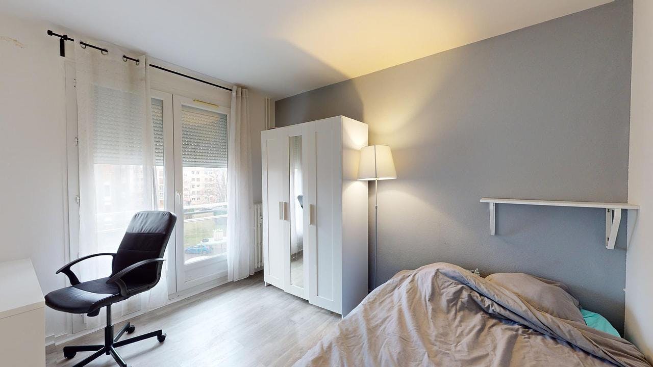 Private room for rent for €415 per month in Rouen, Rue Brisout de Barneville
