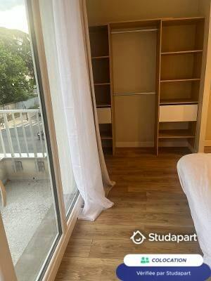 Private room for rent on Boulevard du Président Wilson, Bordeaux - Plus