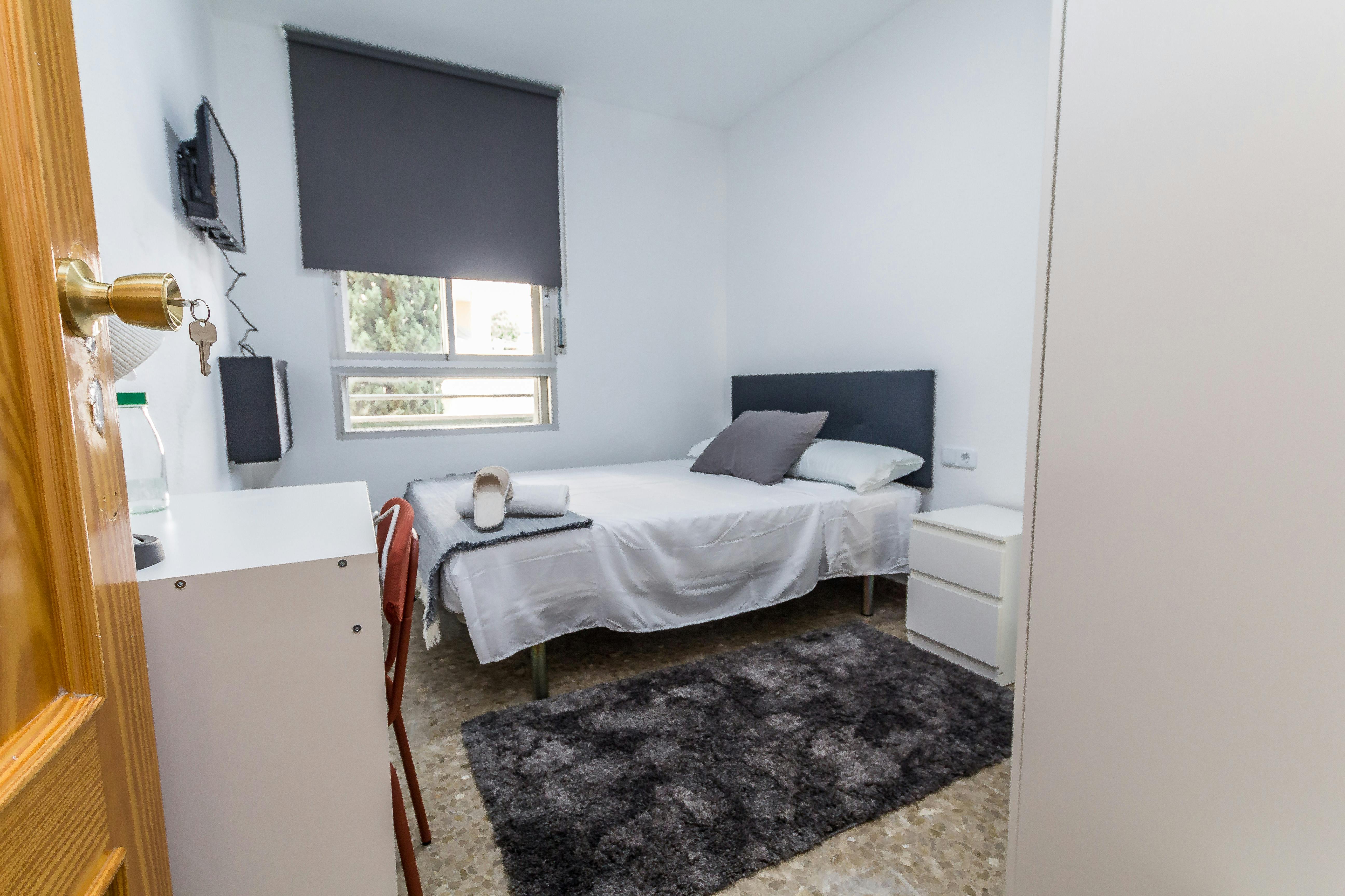 Private room for rent for €465 per month in Málaga, Calle Fernández Alarcón