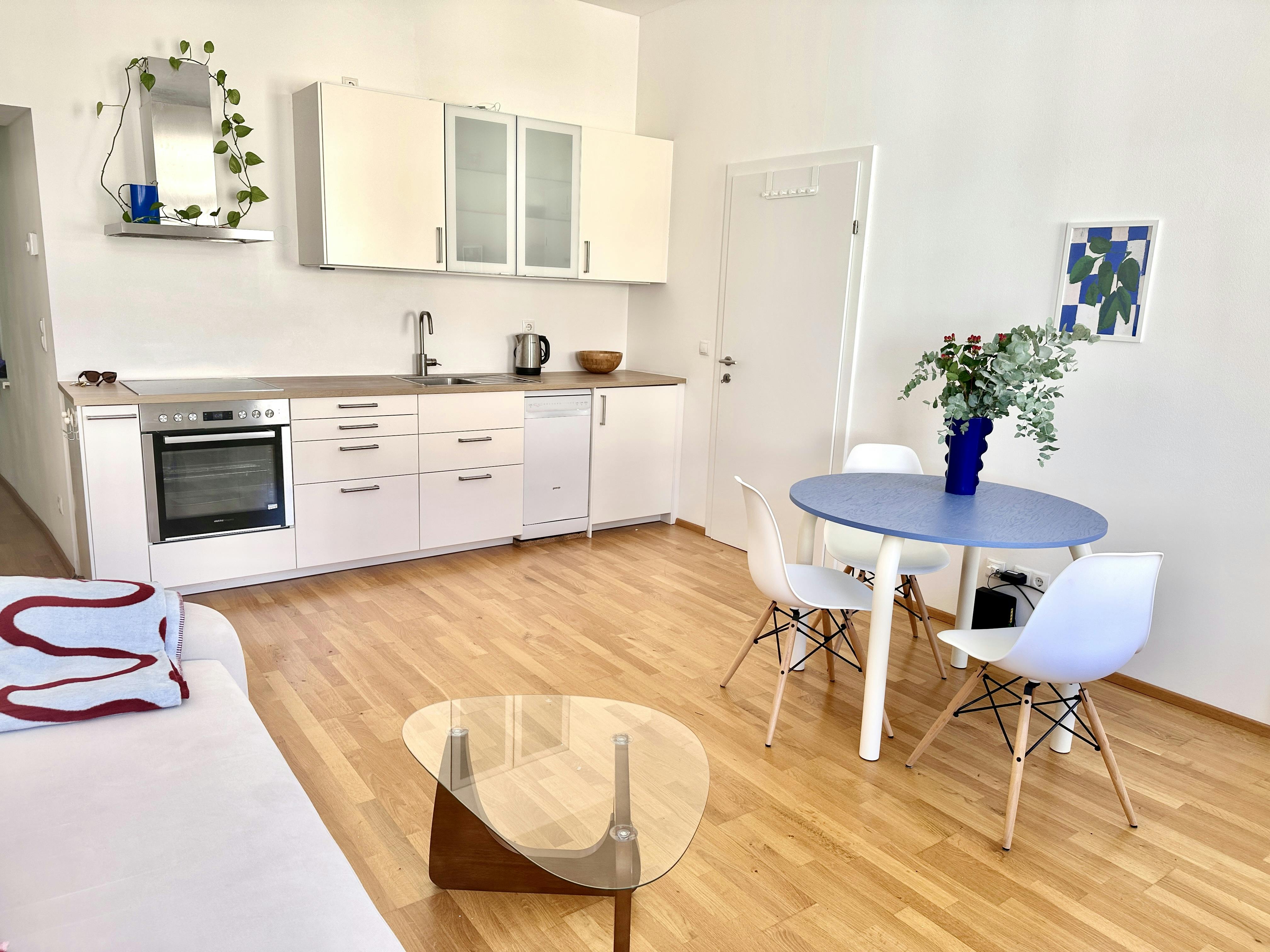 Treustraße, Vienna preview