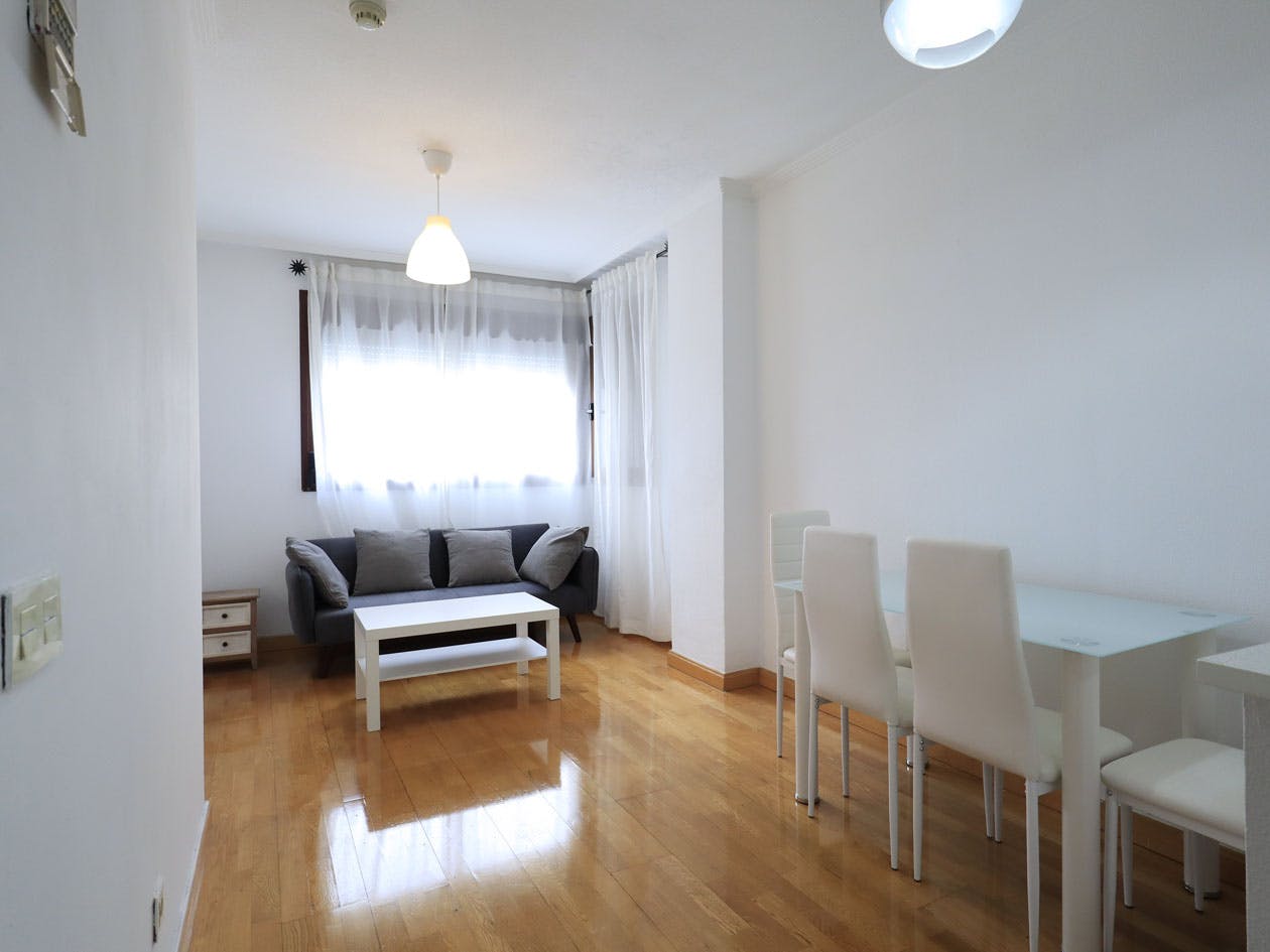Apartment for rent for €960 per month in Madrid, Calle del Puerto de Pozazal