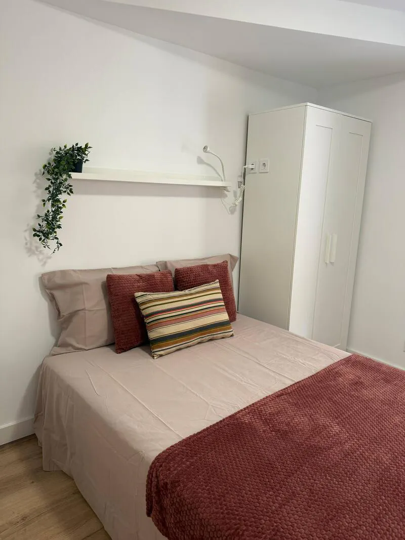 Private room in Carrer de Benefactora Remedios Uriarte, Alicante (1658247) ROOM 4