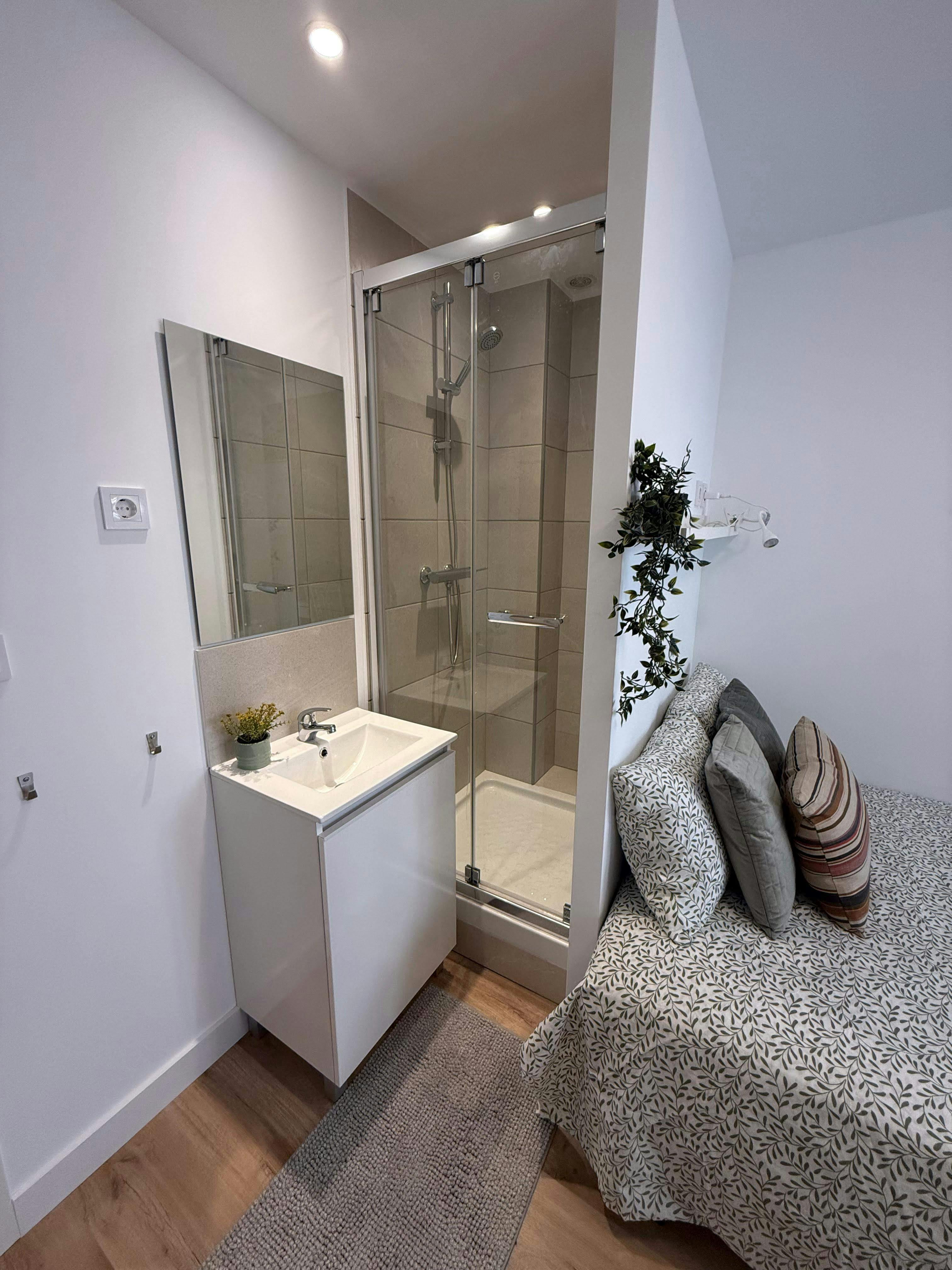 Chambre privée à louer pour 470 €/mois à Alicante, Carrer de Benefactora Remedios Uriarte