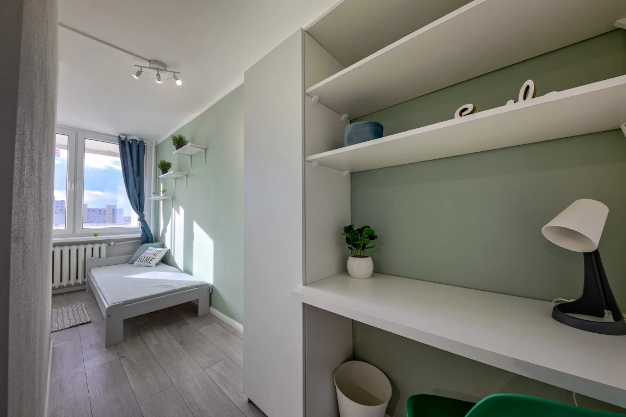 Hawajska, Warsaw preview