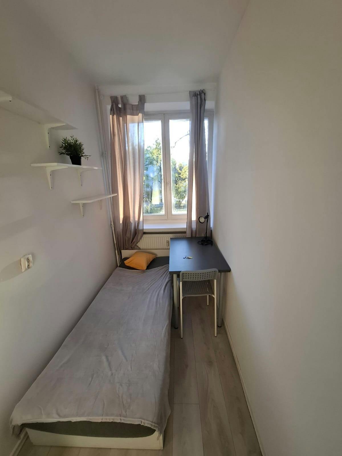 Iwicka, Warsaw preview