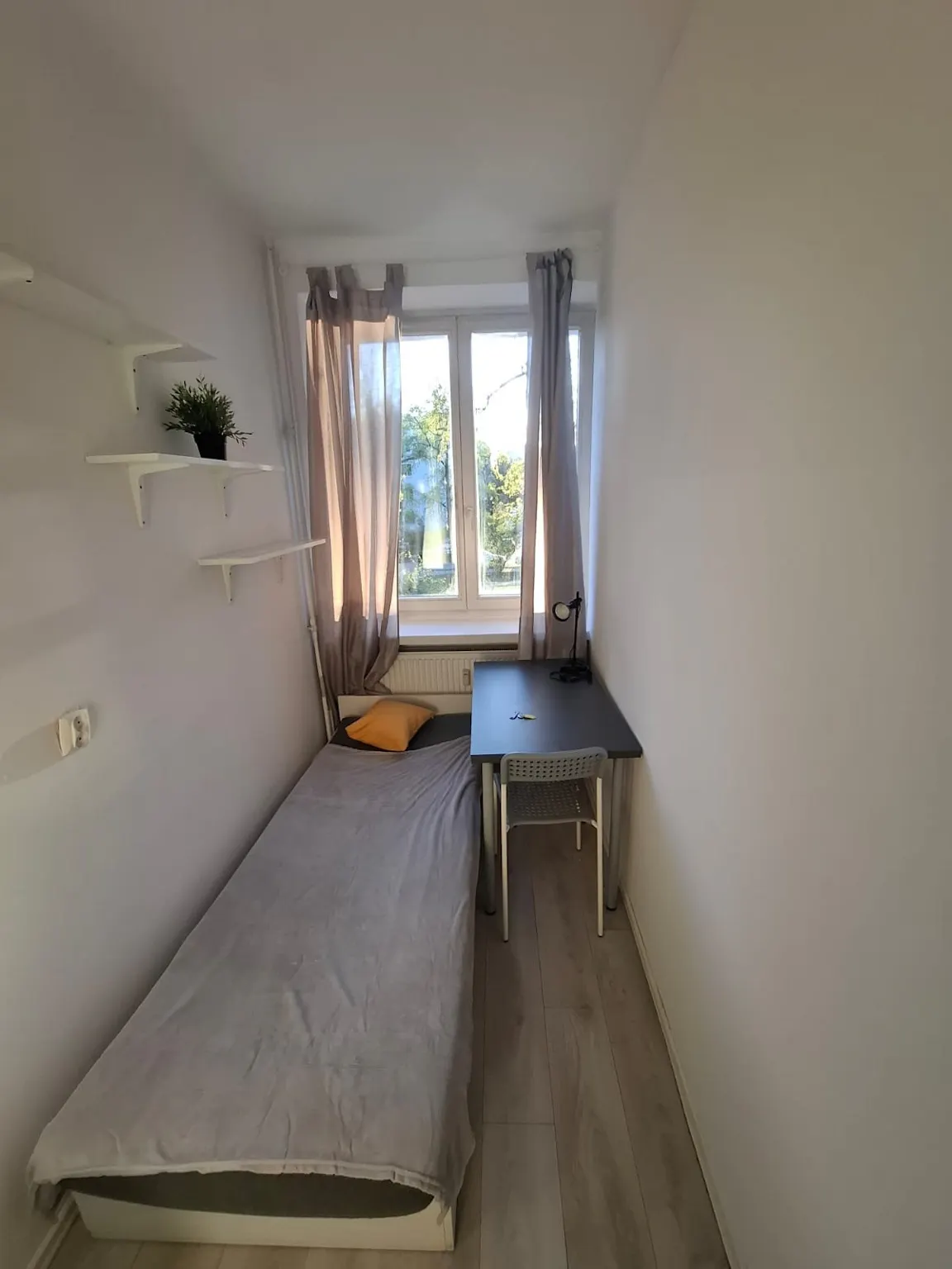 Iwicka, Warsaw preview