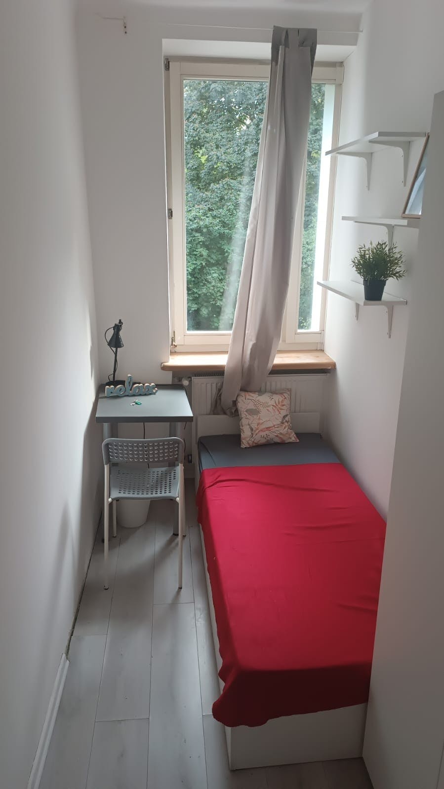 Iwicka, Warsaw preview